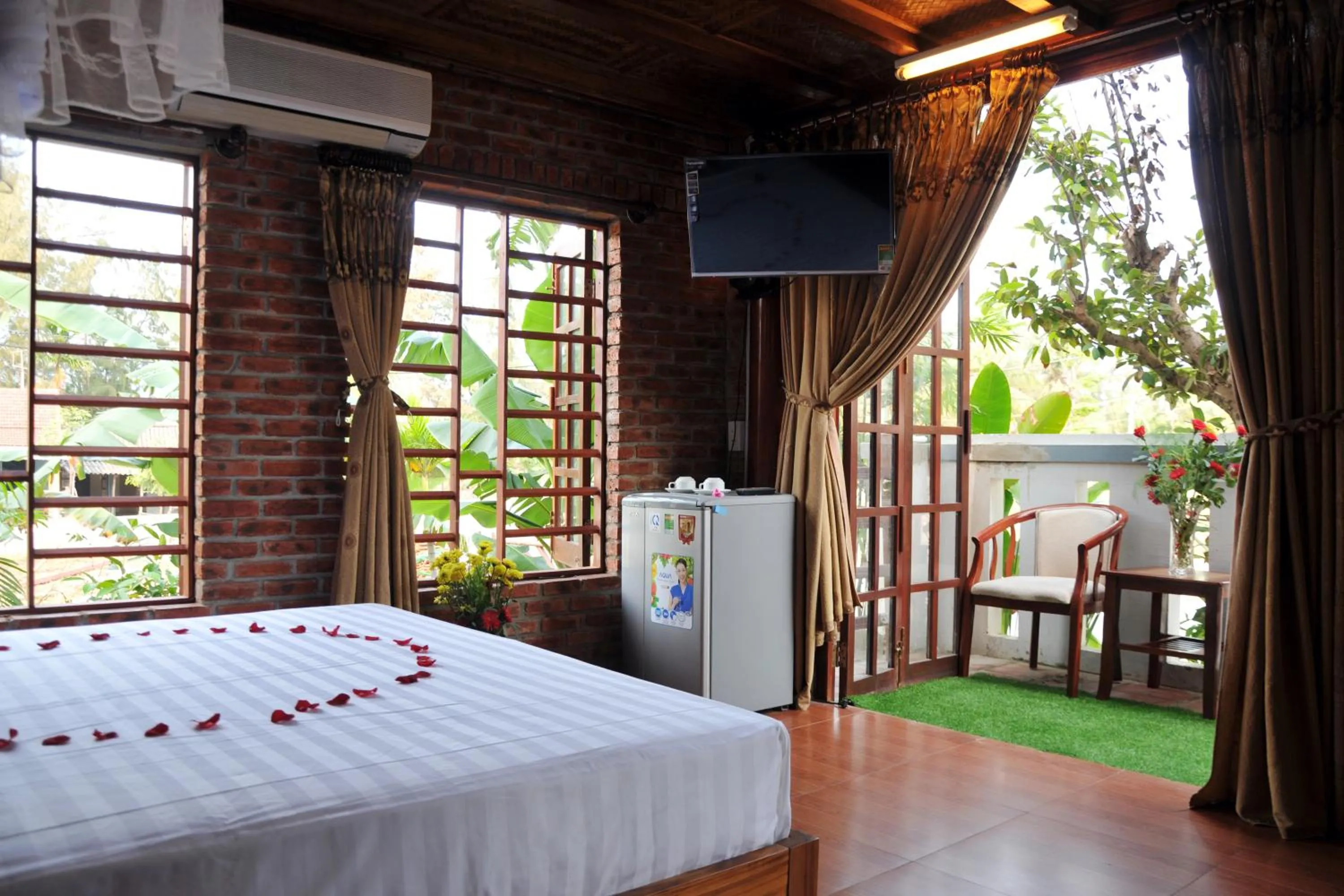 Superior Queen bed garden view in Seaside An Bang Homestay