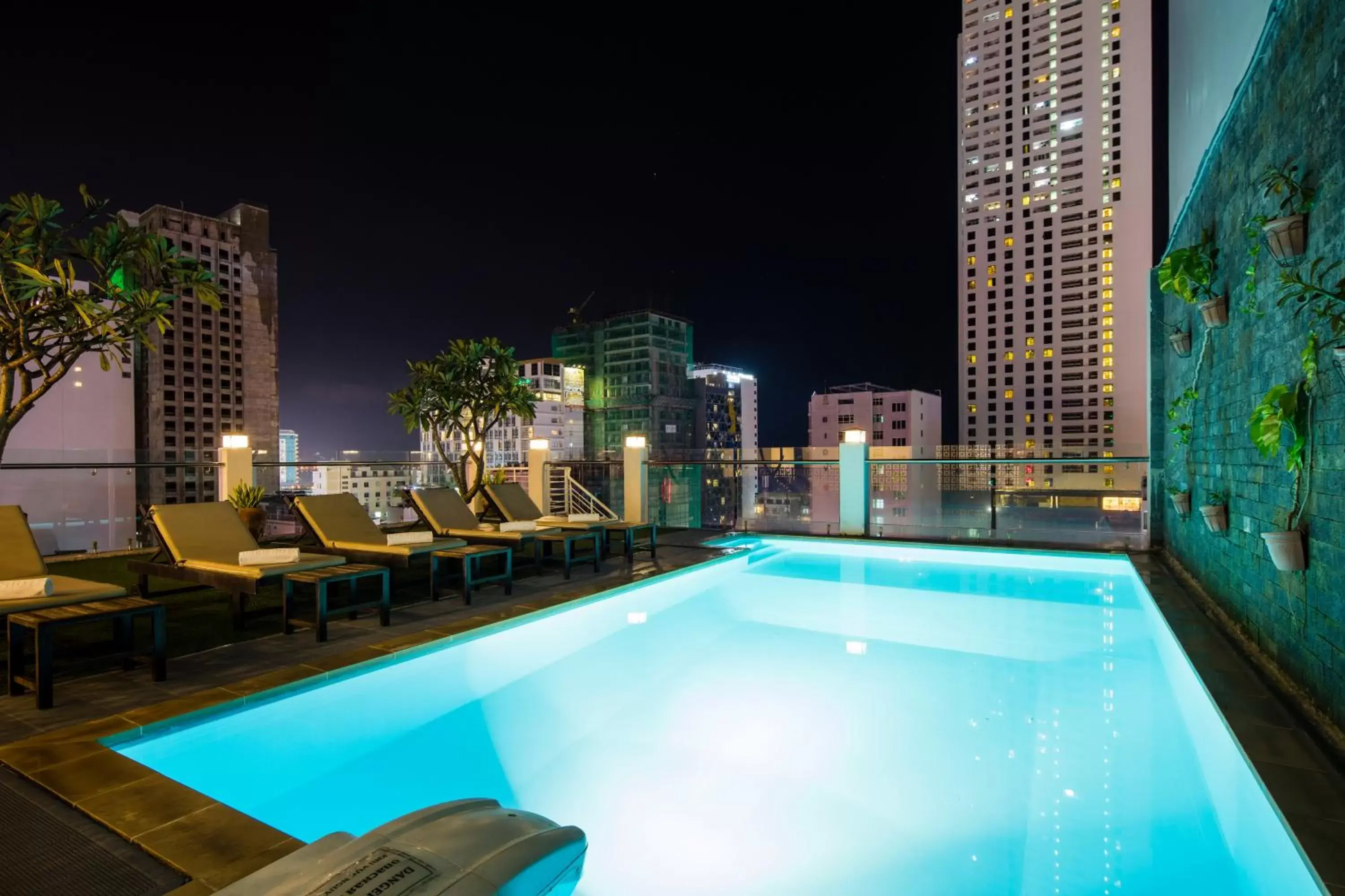 Swimming Pool in Edele Hotel