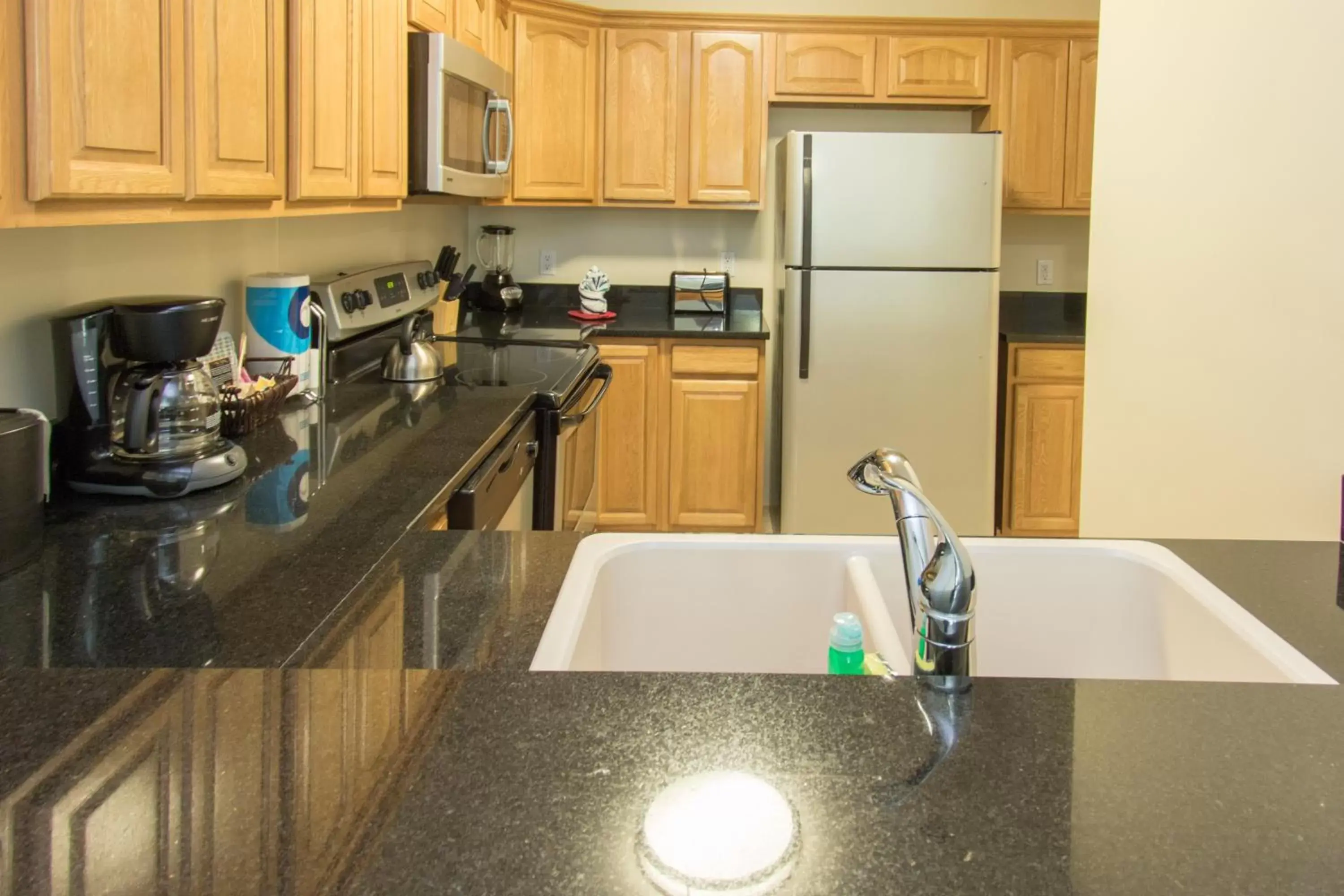 Photo of the whole room, Kitchen/Kitchenette in Holiday Inn Resort Grand Cayman, an IHG Hotel