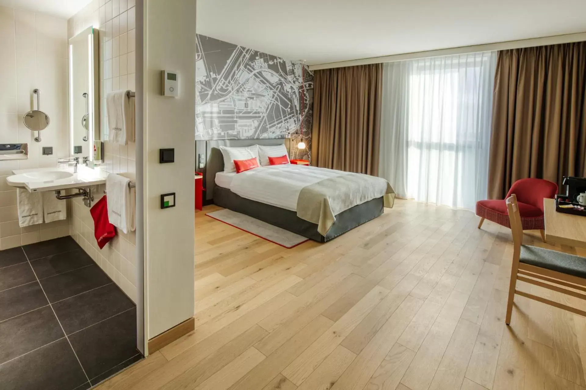 Photo of the whole room in IntercityHotel Amsterdam Airport