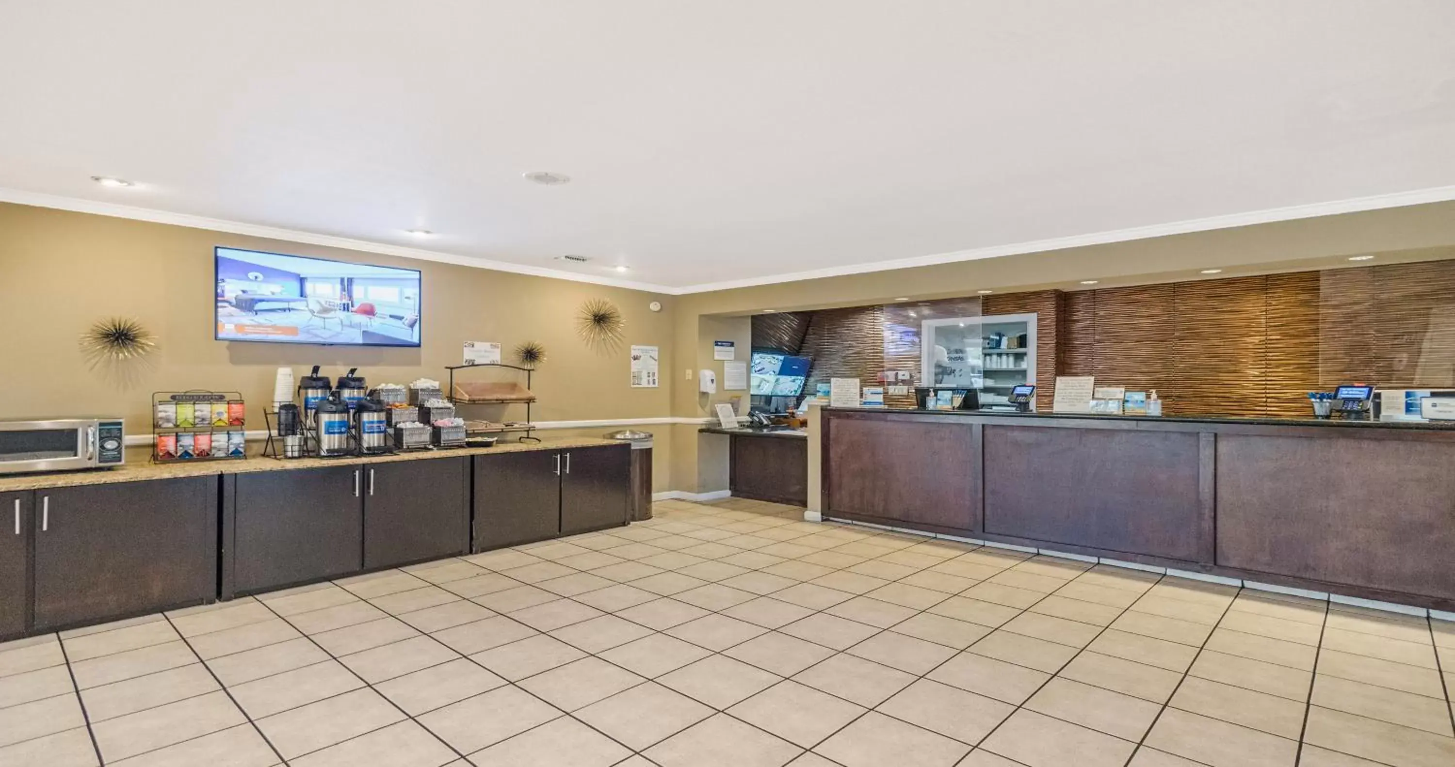 Lobby or reception, Restaurant/Places to Eat in Best Western Roseville Inn