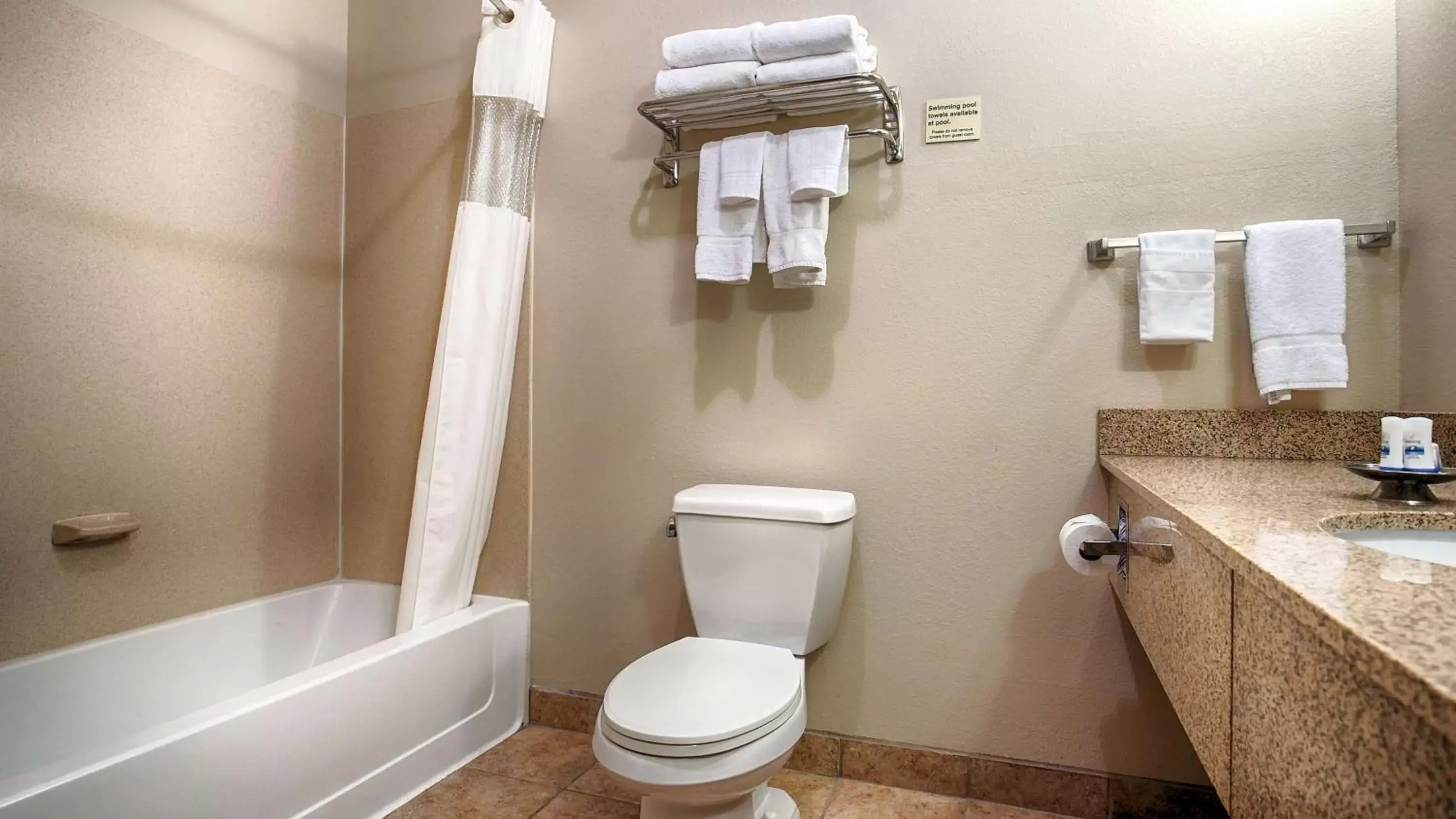Photo of the whole room, Bathroom in Best Western Plus Eastgate Inn & Suites