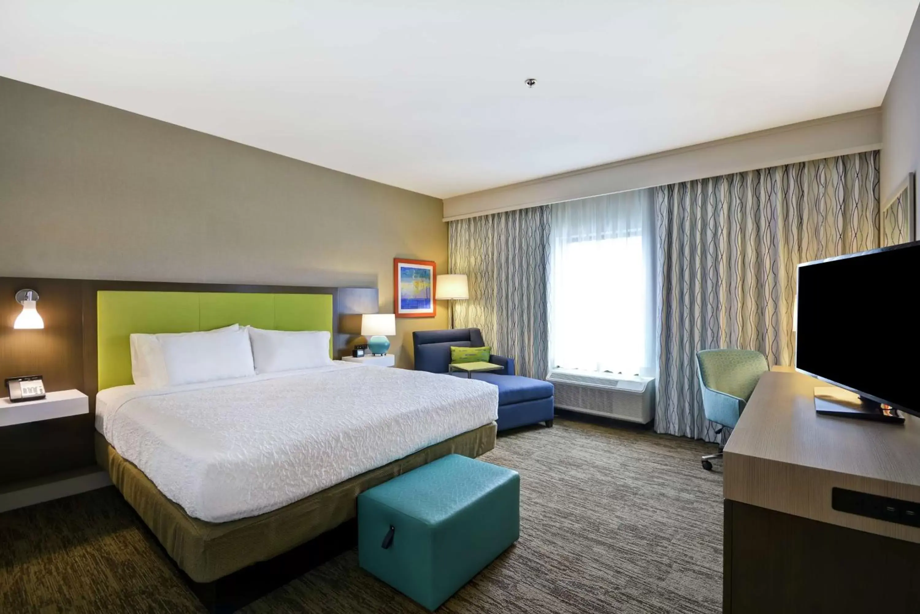Bedroom in Hampton Inn Suites Grants Pass