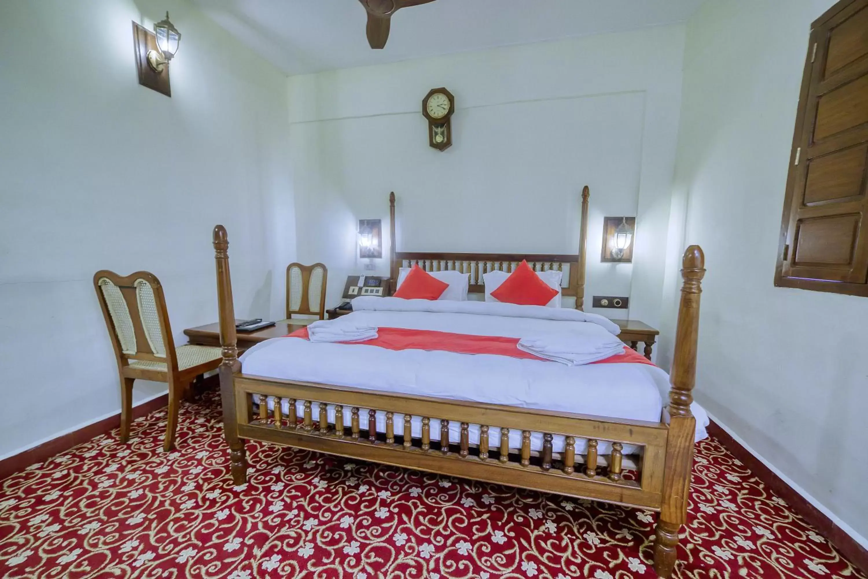 Bedroom in HOTEL WINDSOR CASTLE Bedroom in HOTEL WINDSOR CASTLE