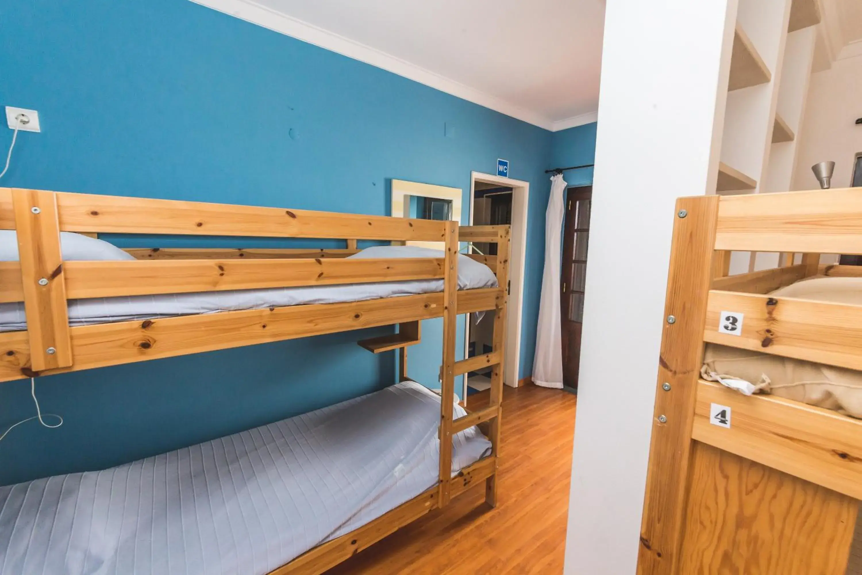 Bunk Bed in Ericeira Chill Hill Hostel & Private Rooms - Peach Garden