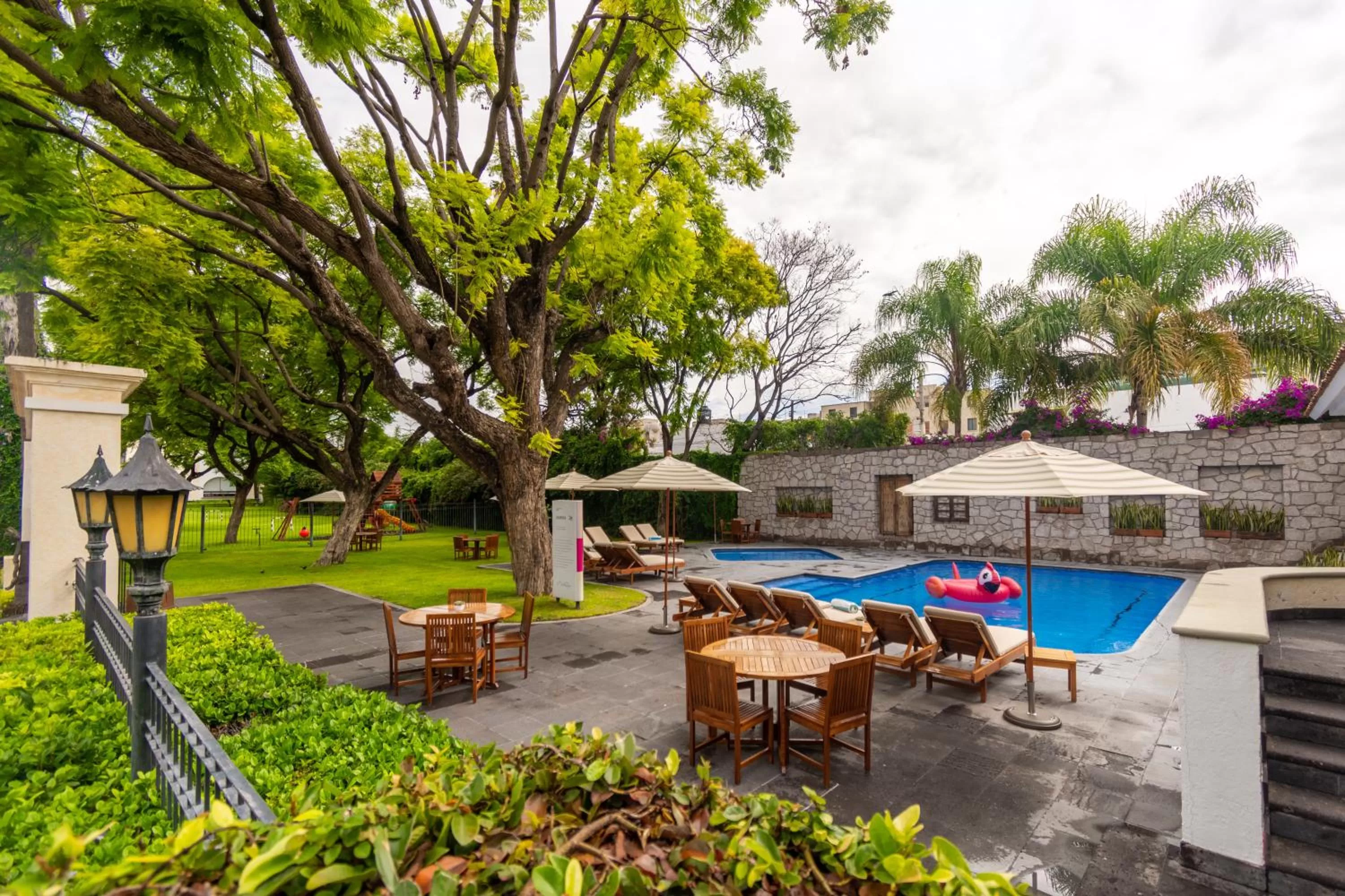 Swimming pool in Hotel Flamingo Inn