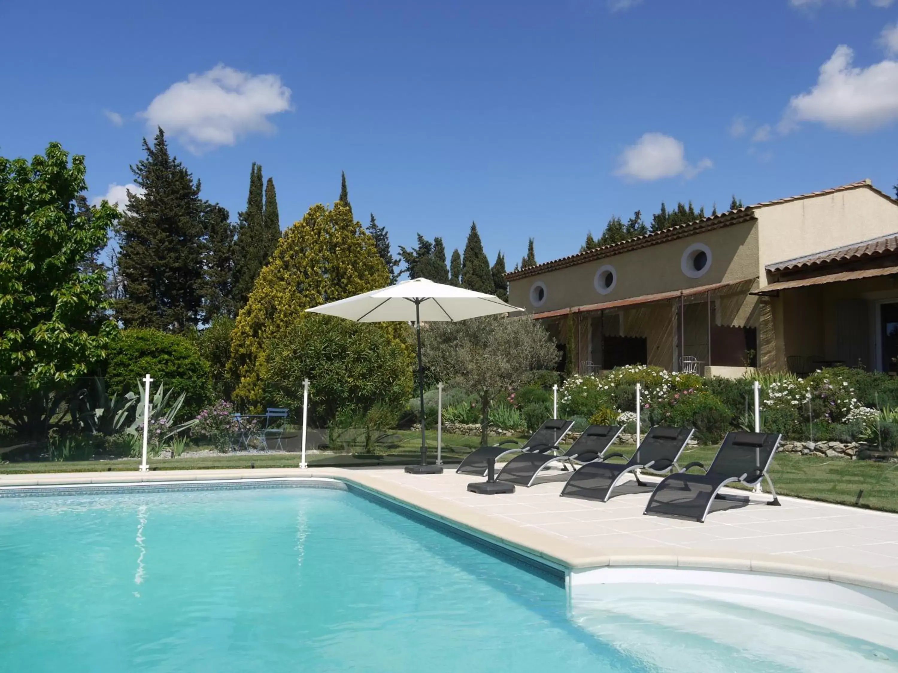 Property building, Swimming Pool in Mas des Marguerites