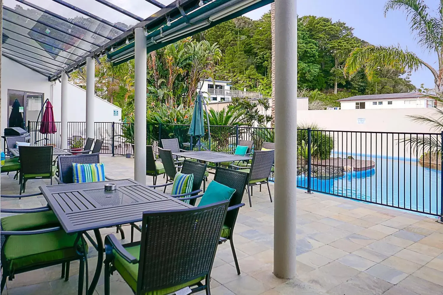 Patio, Restaurant/Places to Eat in Paihia Pacific Resort Hotel
