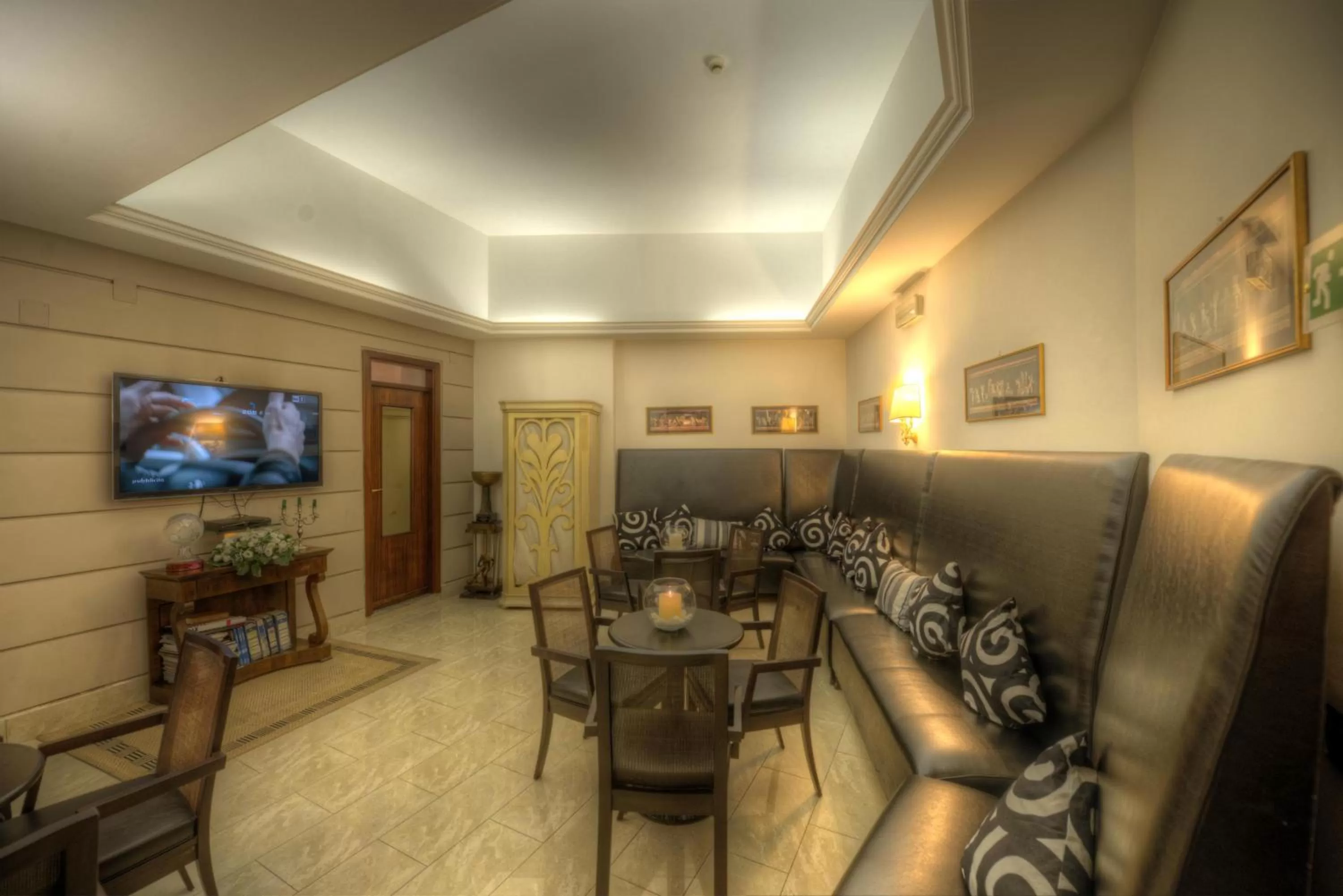 Communal lounge/ TV room in Hotel Palma