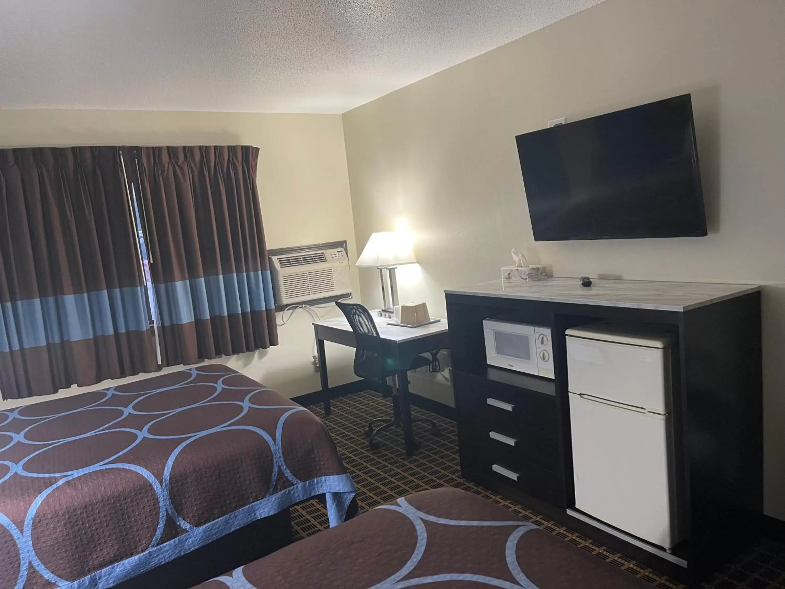 TV/Entertainment Center in Super 8 by Wyndham Elkhart