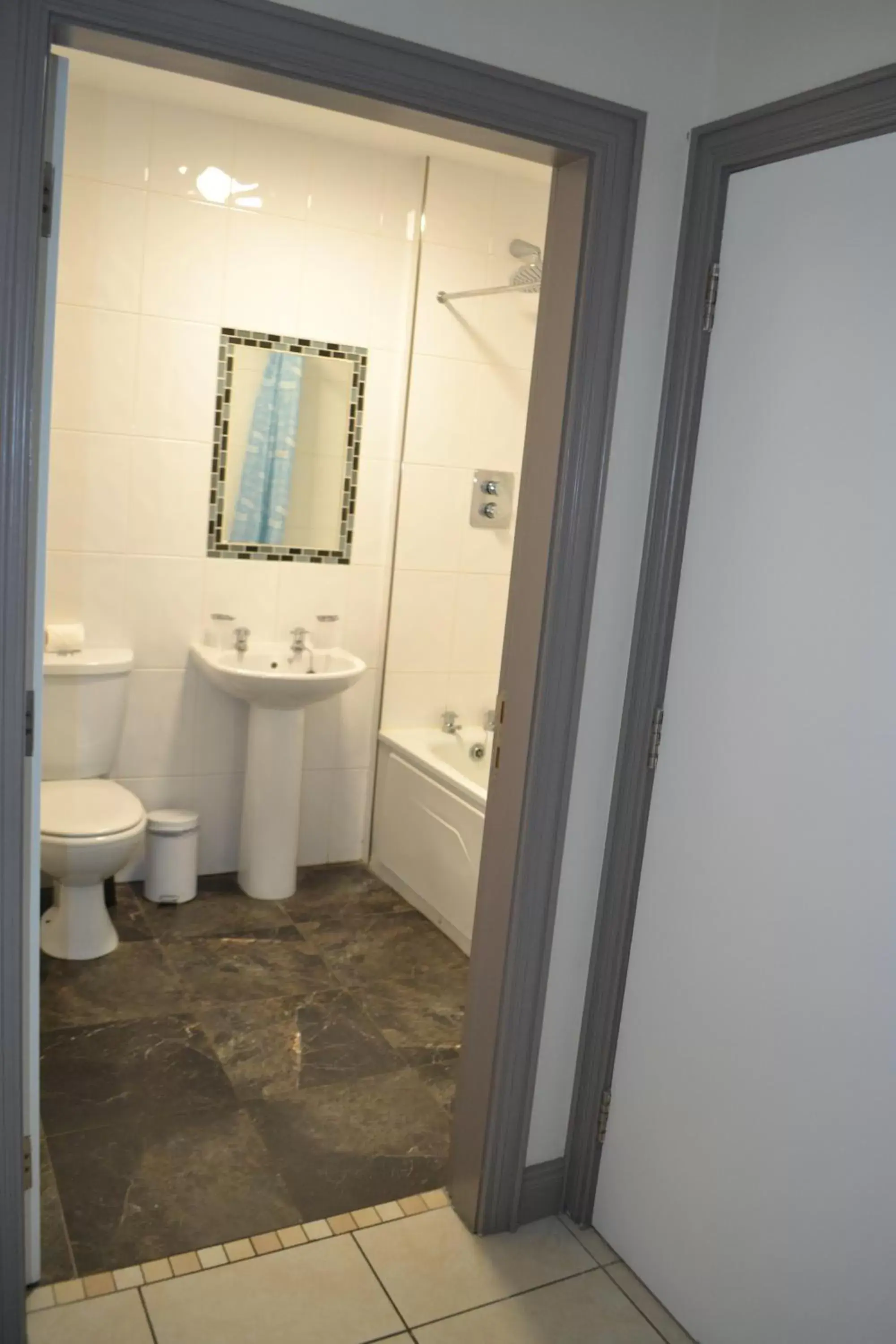 Bathroom in Walsh's Hotel and Apartments