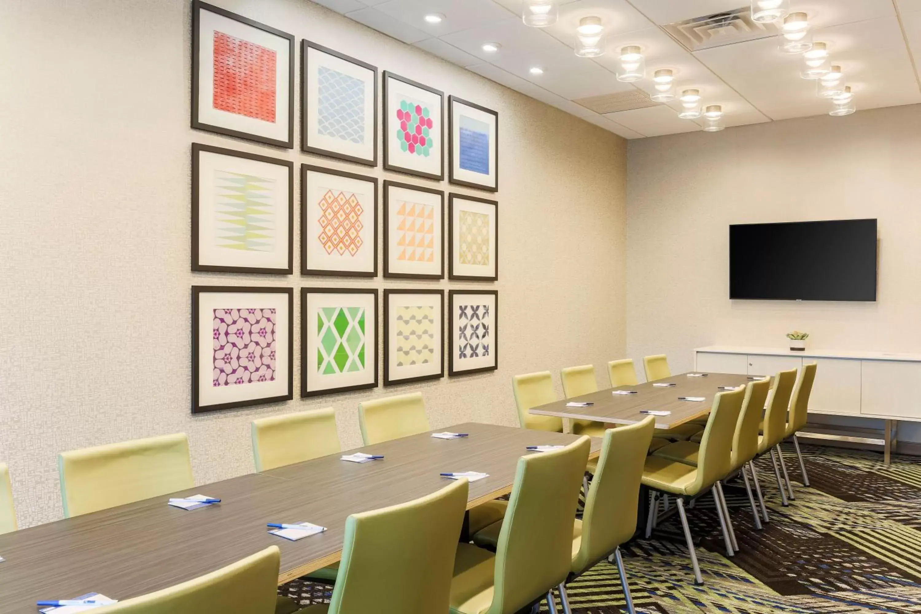 Meeting/conference room in Holiday Inn Express & Suites Chicago O'Hare Airport, an IHG Hotel