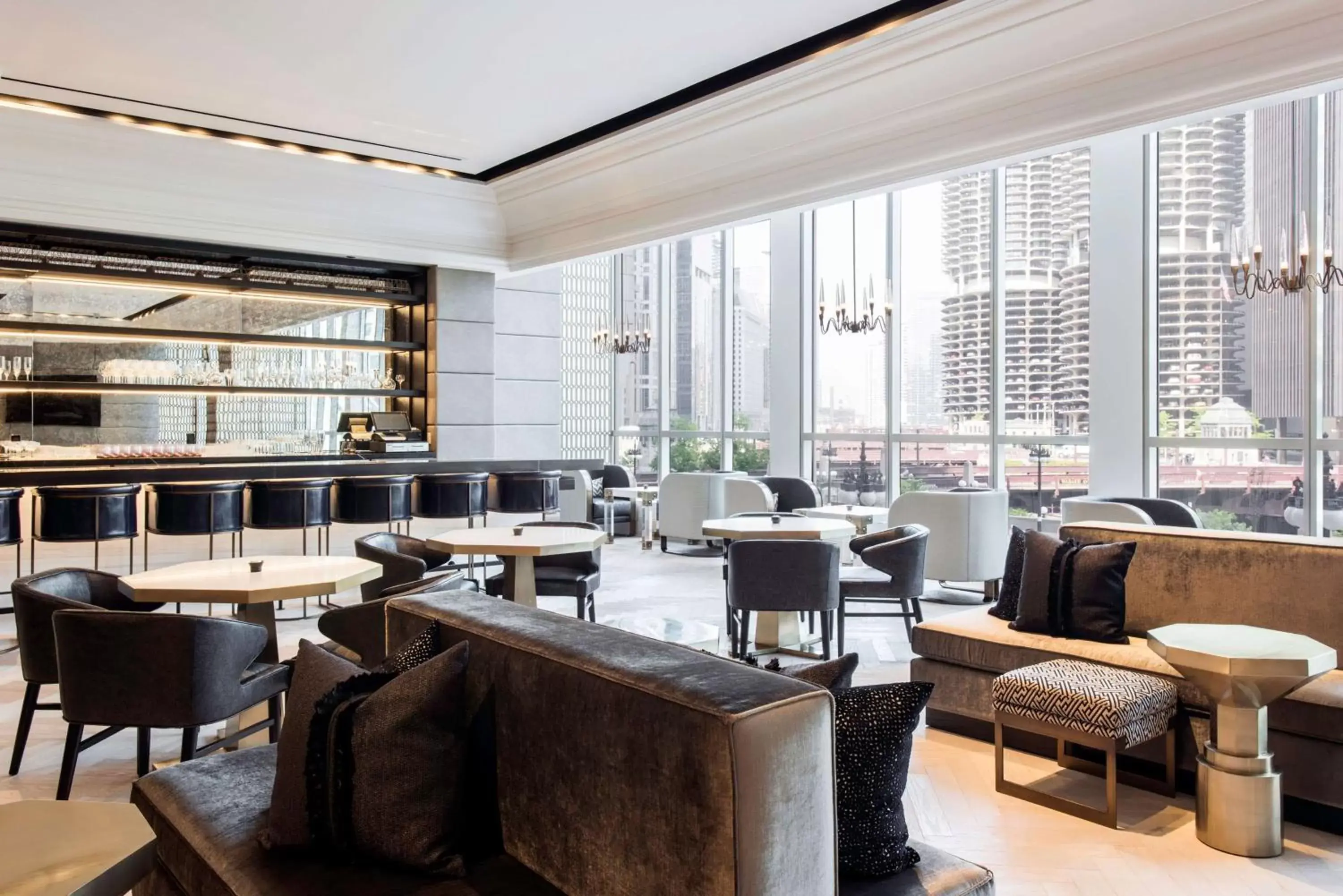 Lounge or bar, Lounge/Bar in LondonHouse Chicago, Curio Collection by Hilton