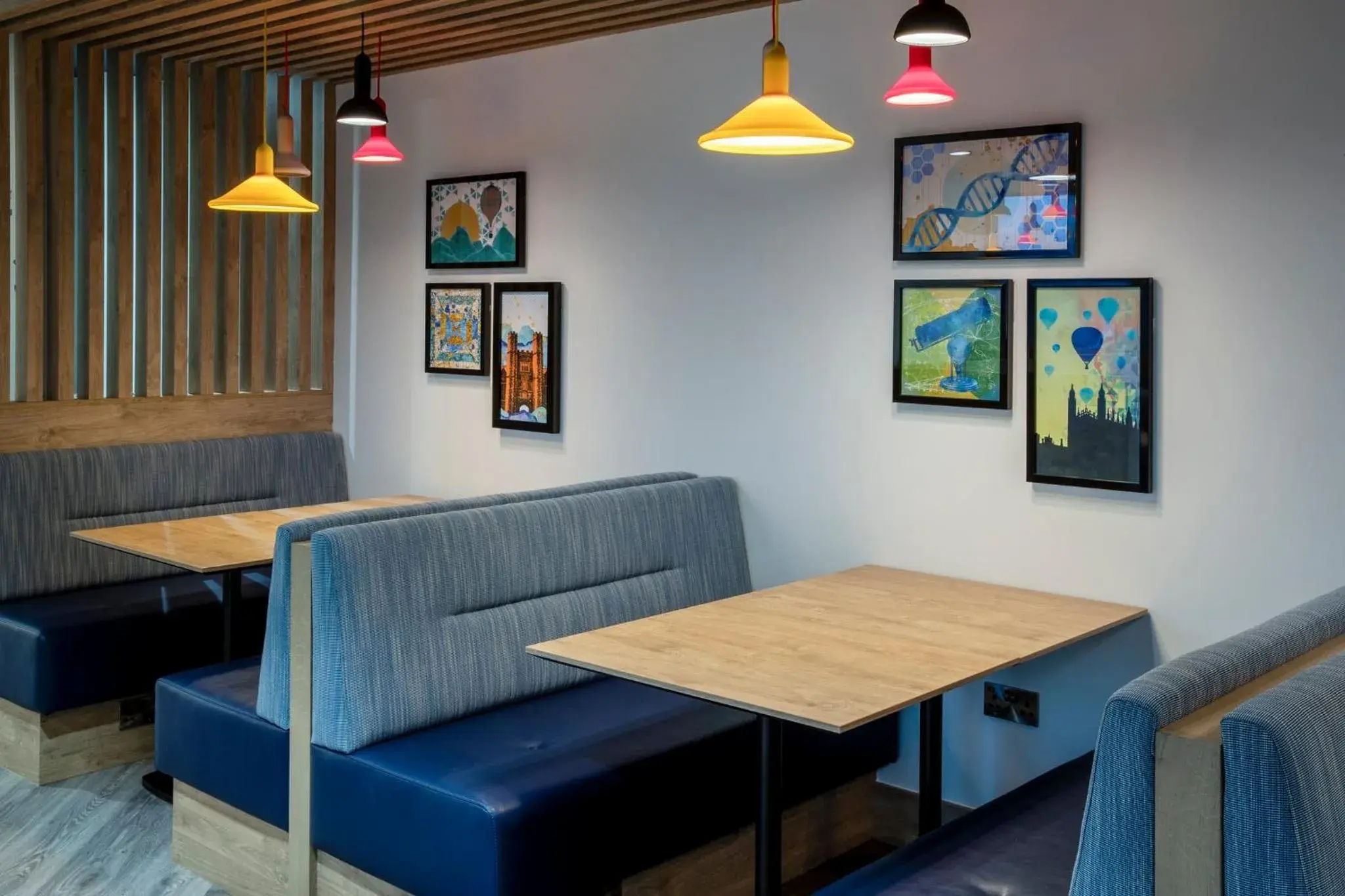 Restaurant/places to eat, Seating Area in Holiday Inn Express Liverpool - Central, an IHG Hotel