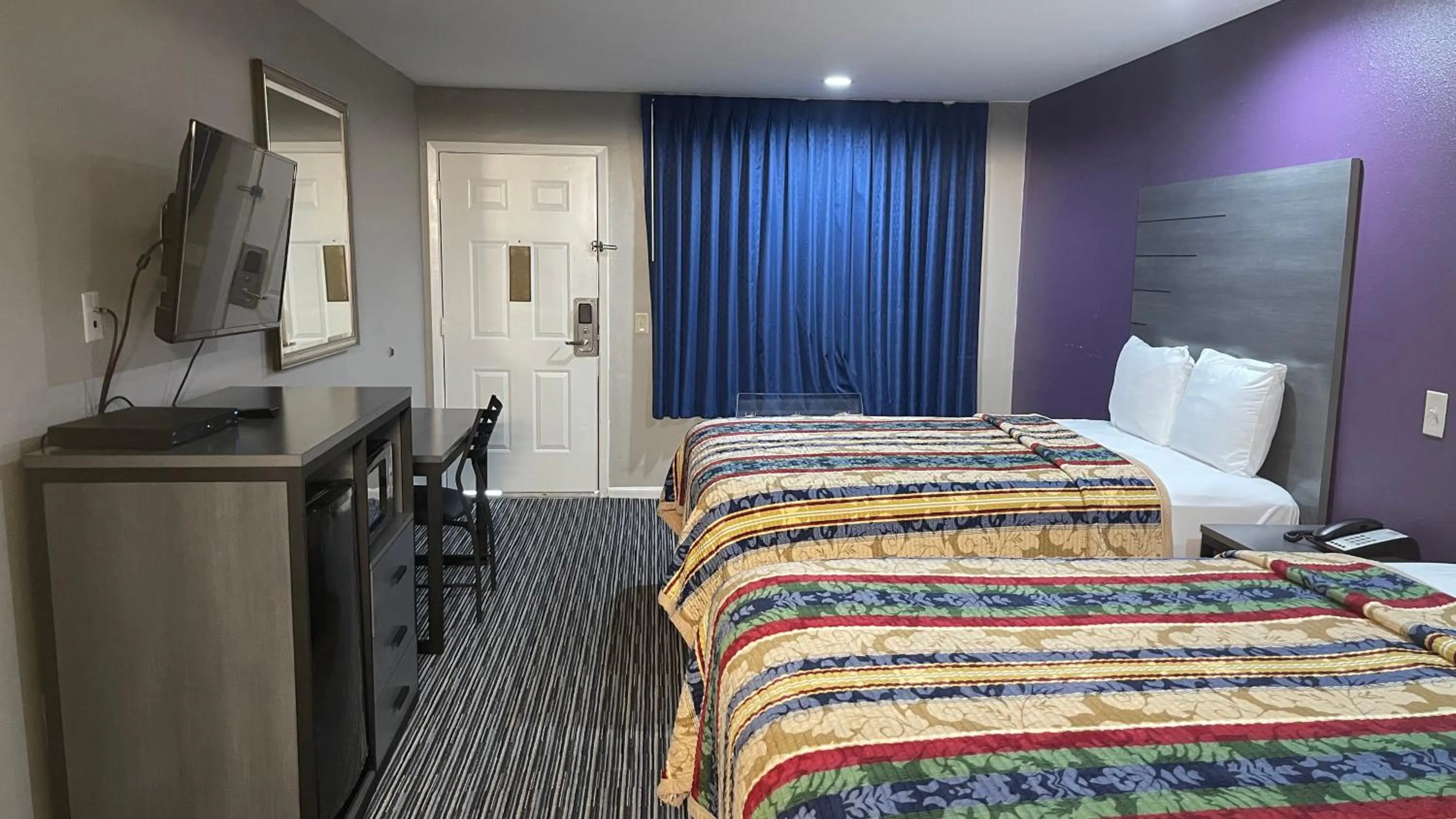 Bed in Executive Inn and Suites Houston