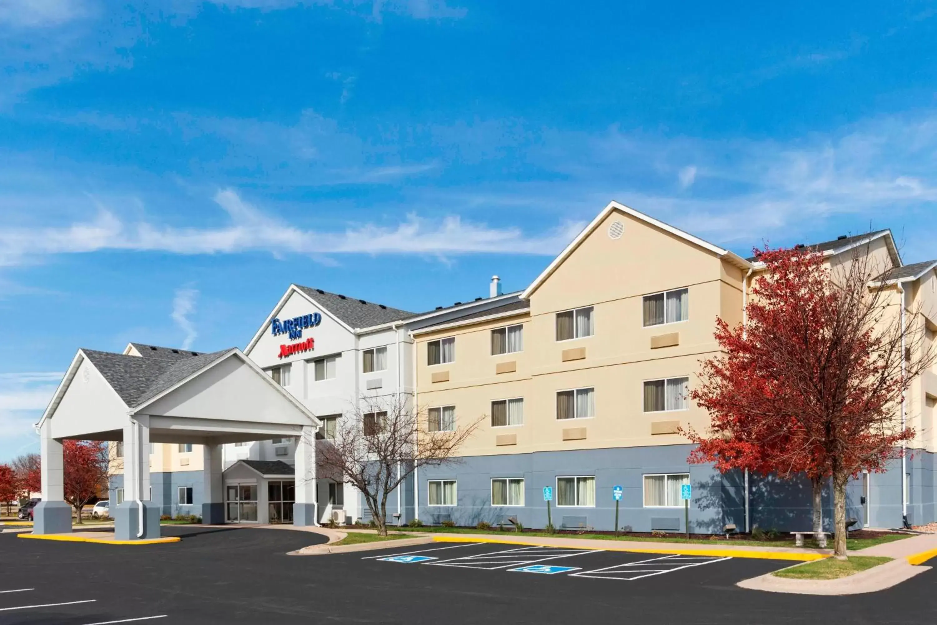 Property Building in Fairfield Inn & Suites Mankato