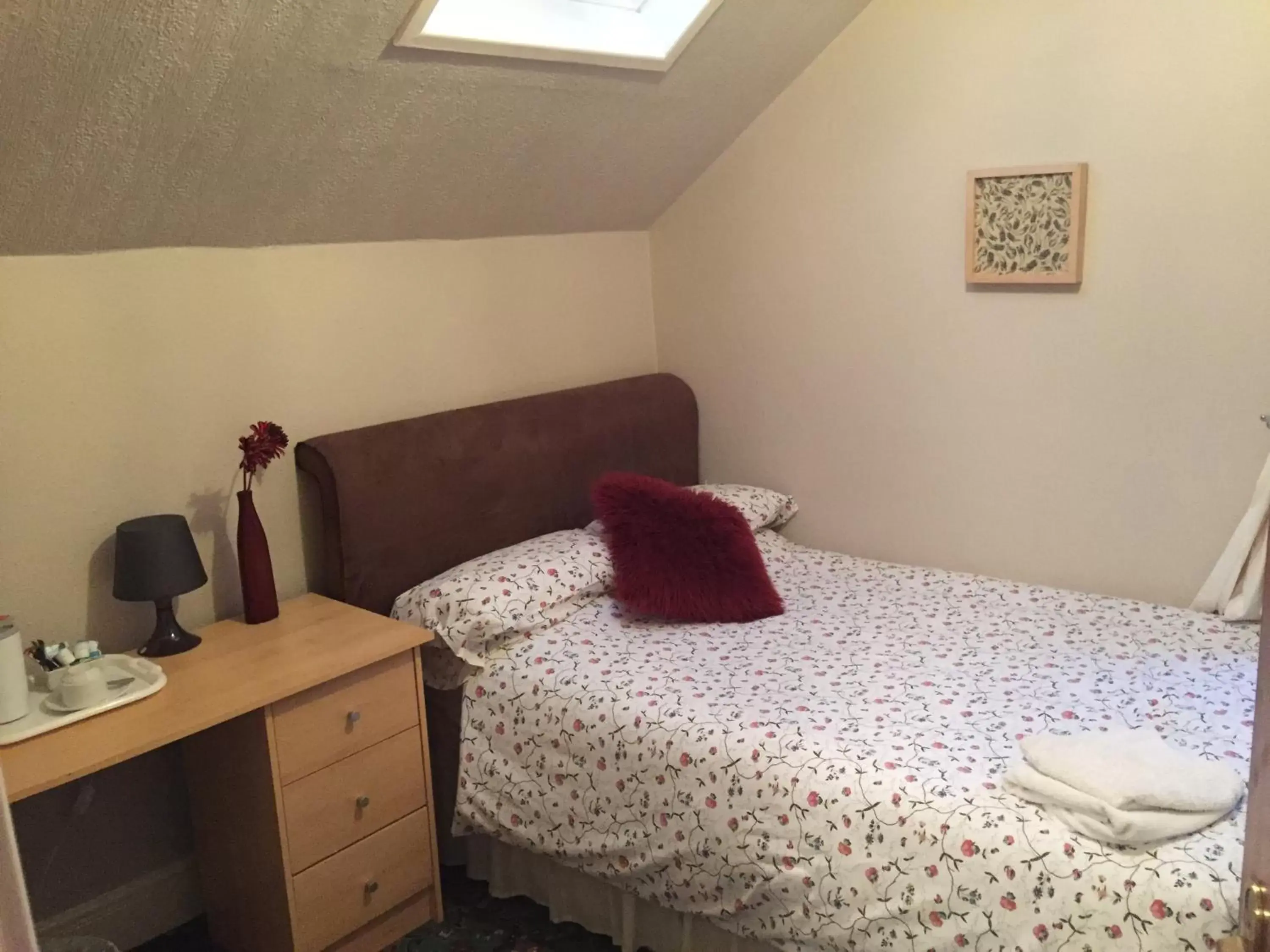 Bedroom, Bed in West Vale Villa