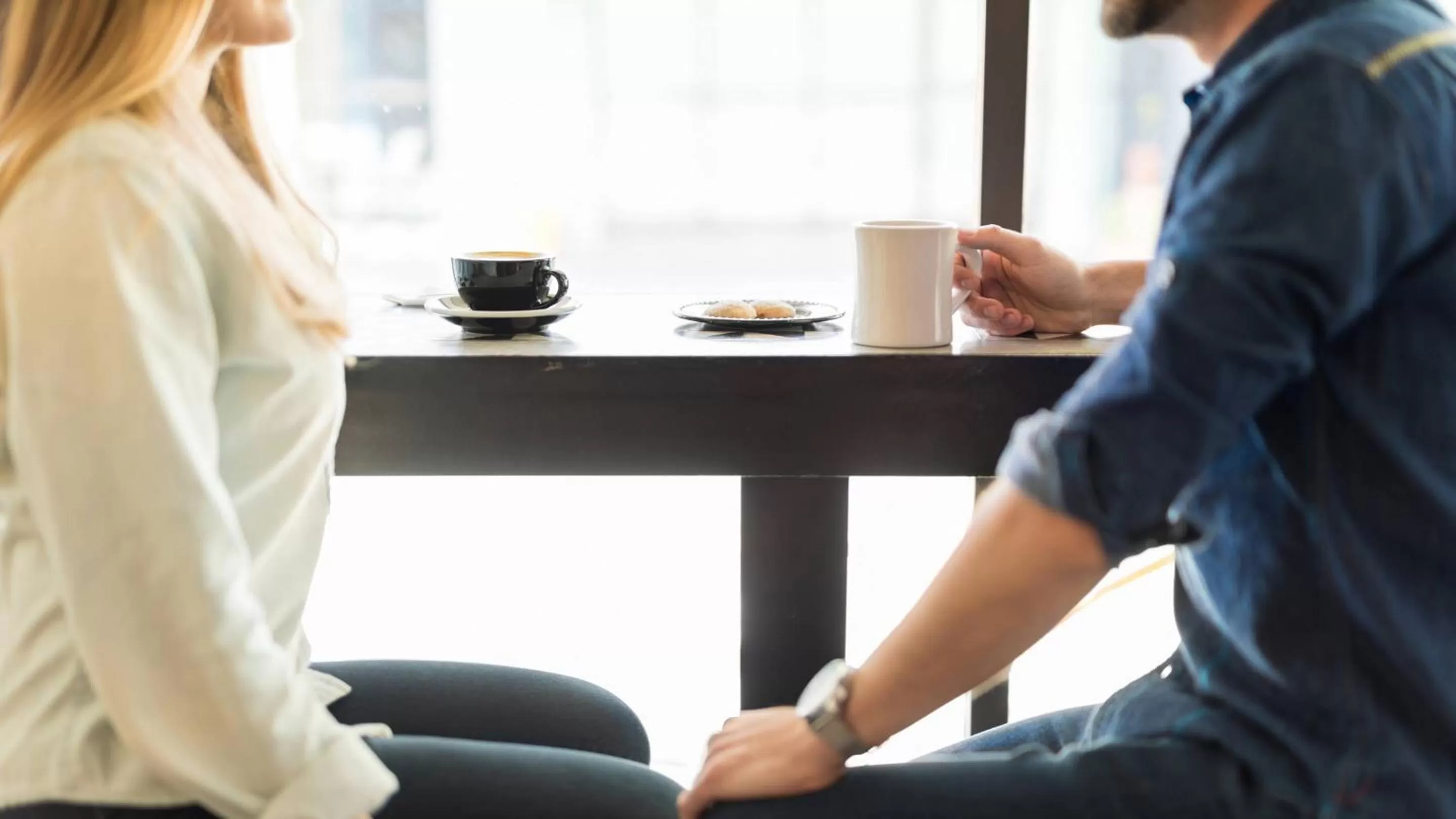 Lounge or bar in Flora Hotel & Suites