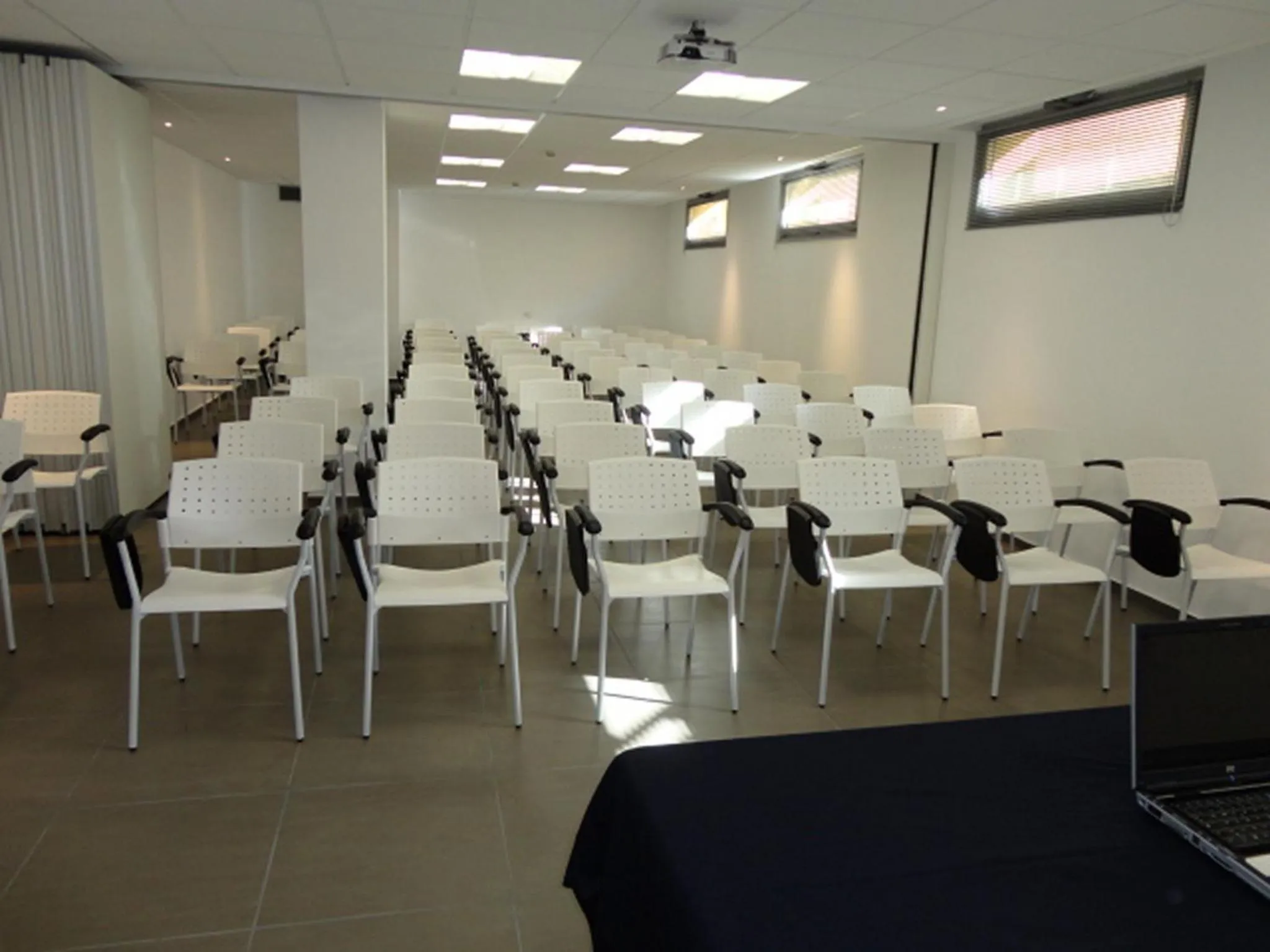 Business facilities in MICHELINO 75 by the Sydney Hotel