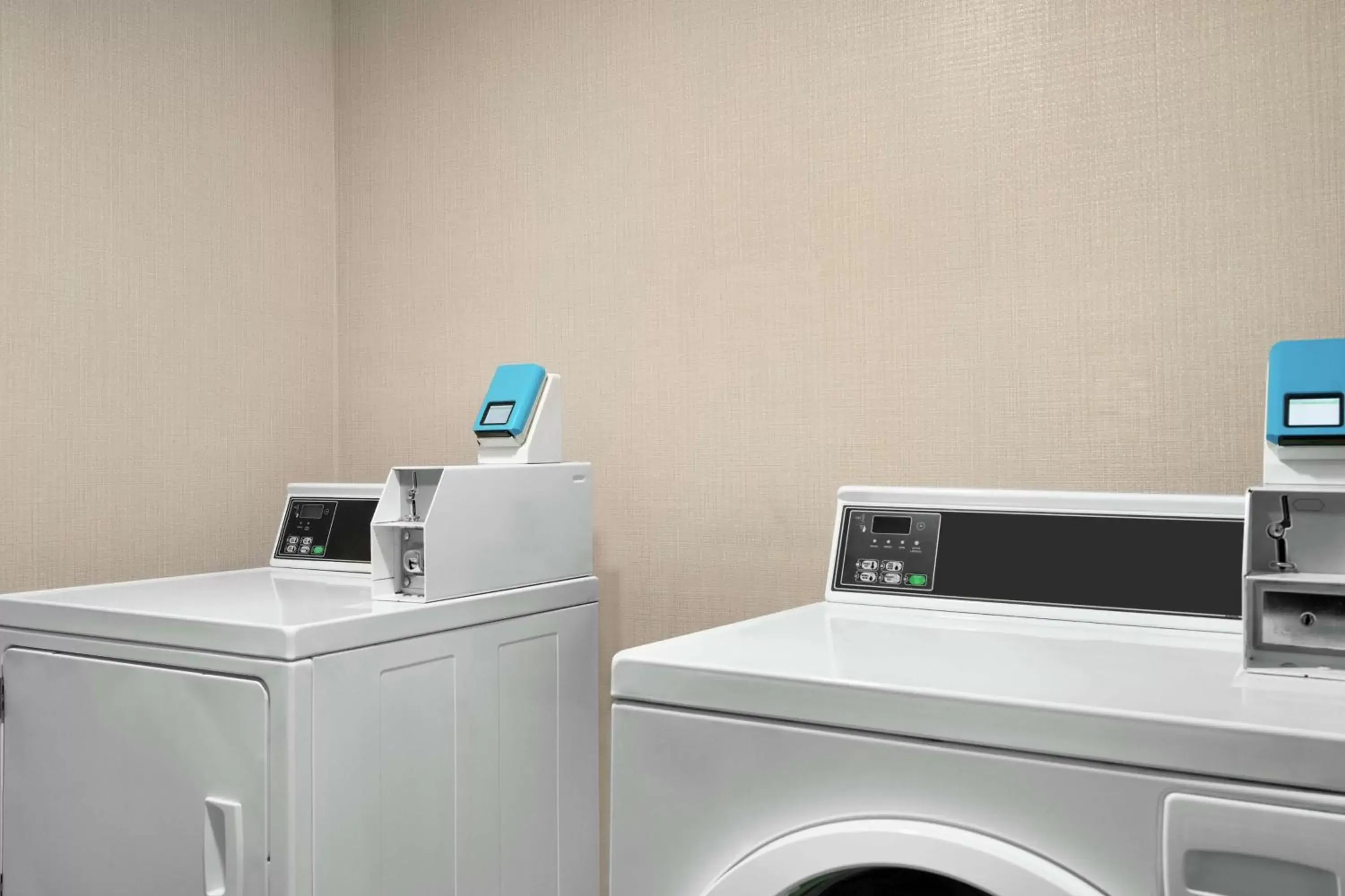 Property building in Hampton Inn & Suites Exeter Property building in Hampton Inn & Suites Exeter