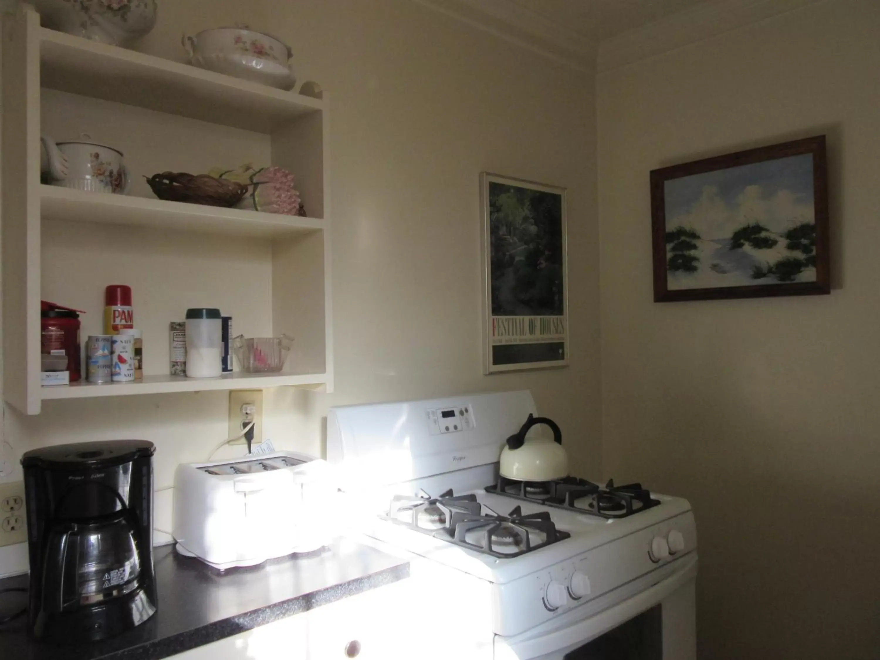 Kitchen or kitchenette, Kitchen/Kitchenette in Historic 86 Church Street