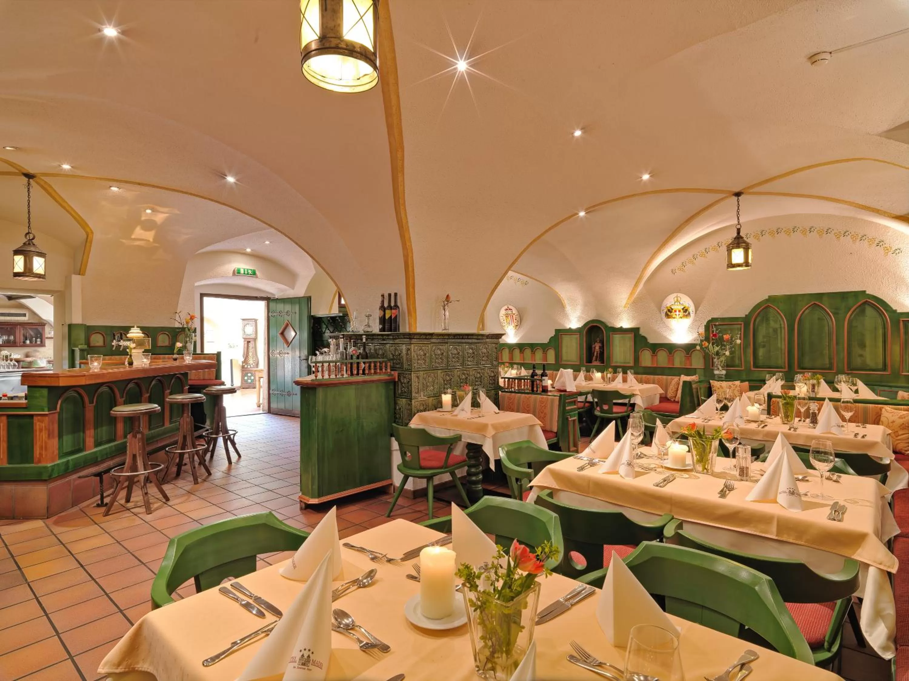 Restaurant/places to eat in Hotel Mader