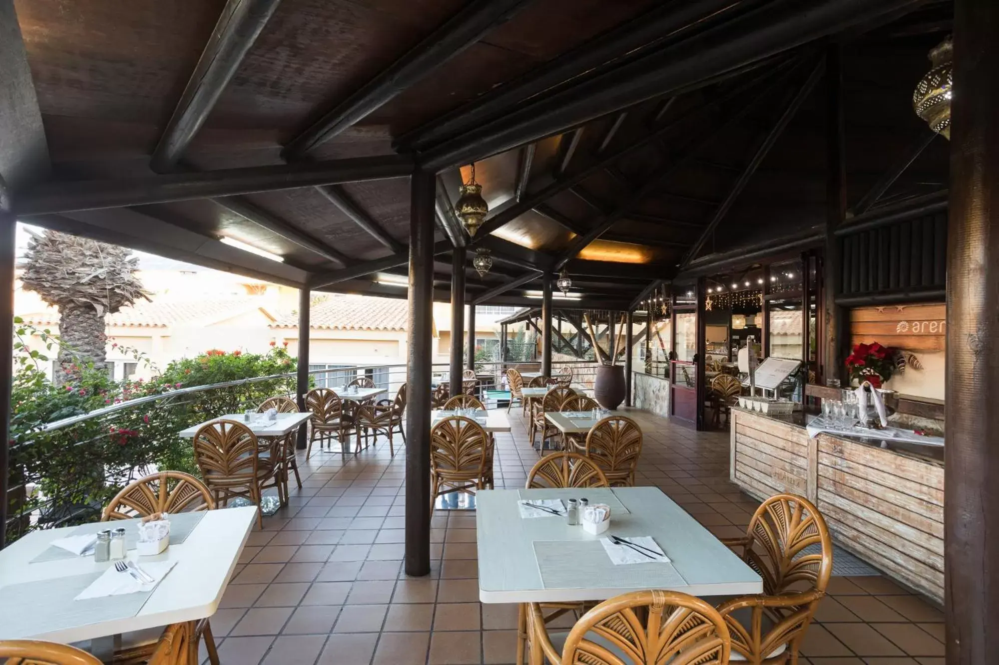 Restaurant/places to eat in Hotel Arena Suite Restaurant/places to eat in Hotel Arena Suite