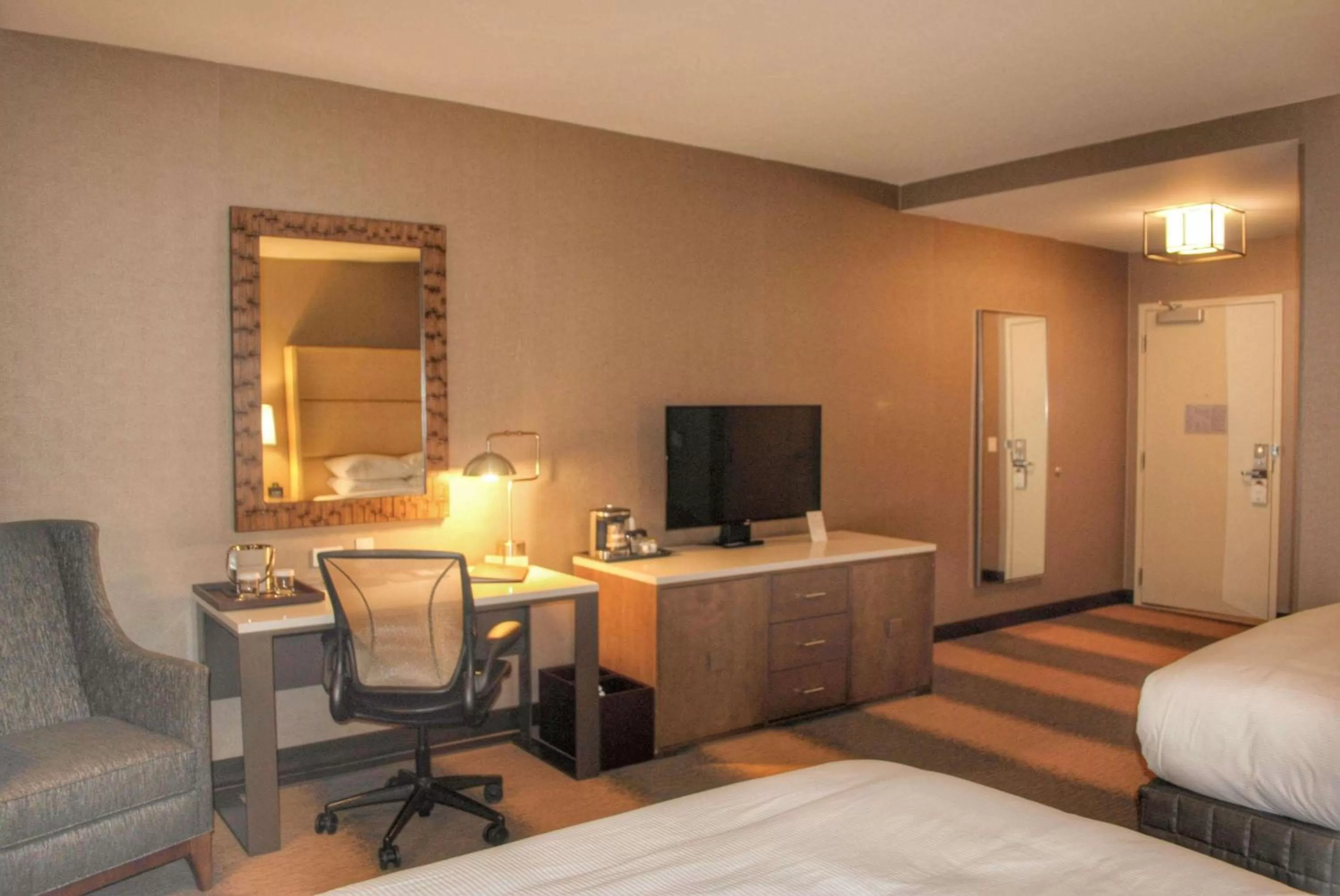 Bed in DoubleTree by Hilton Hotel Reading