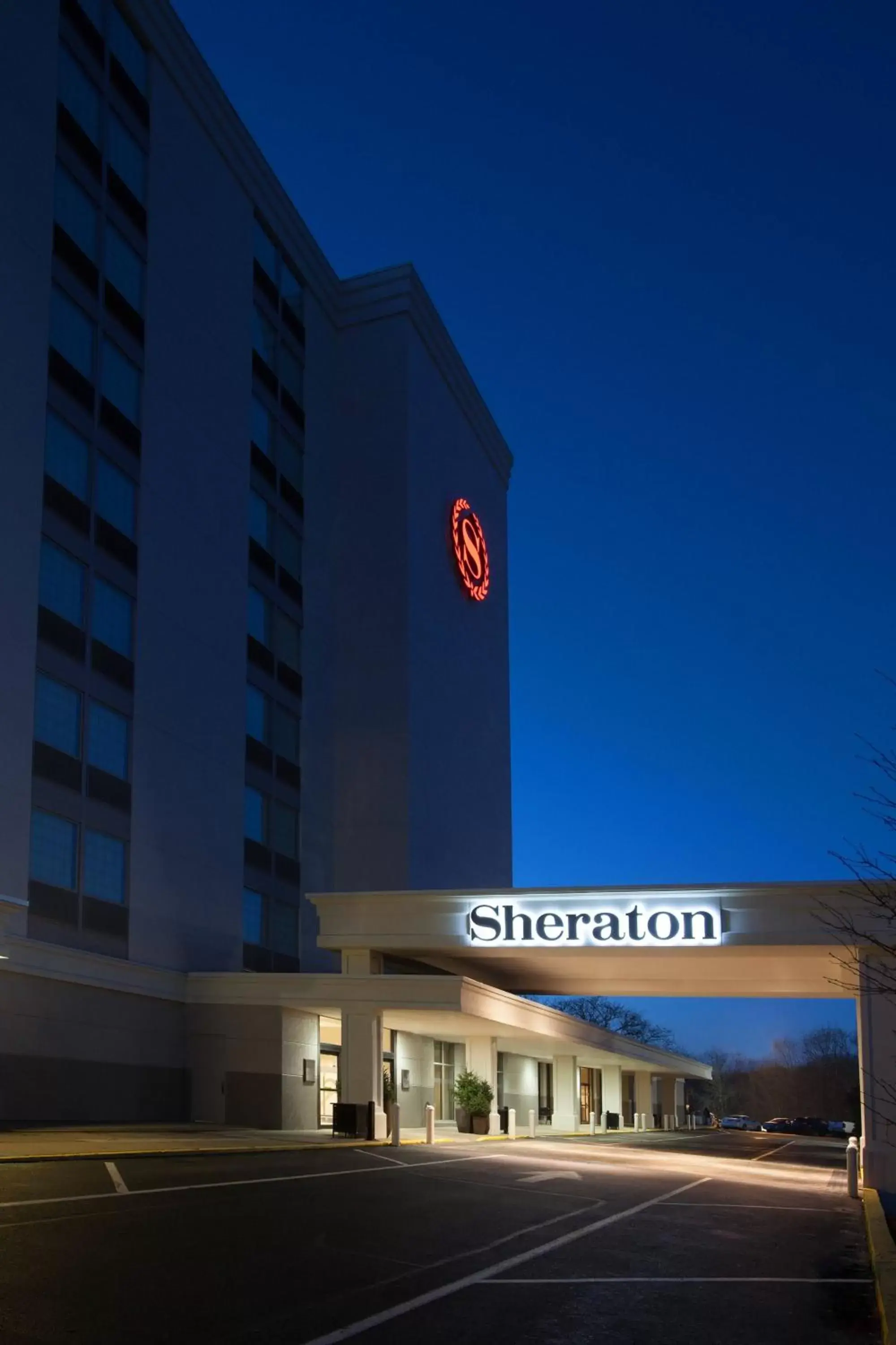 Property Building in Sheraton Pittsburgh Airport Hotel