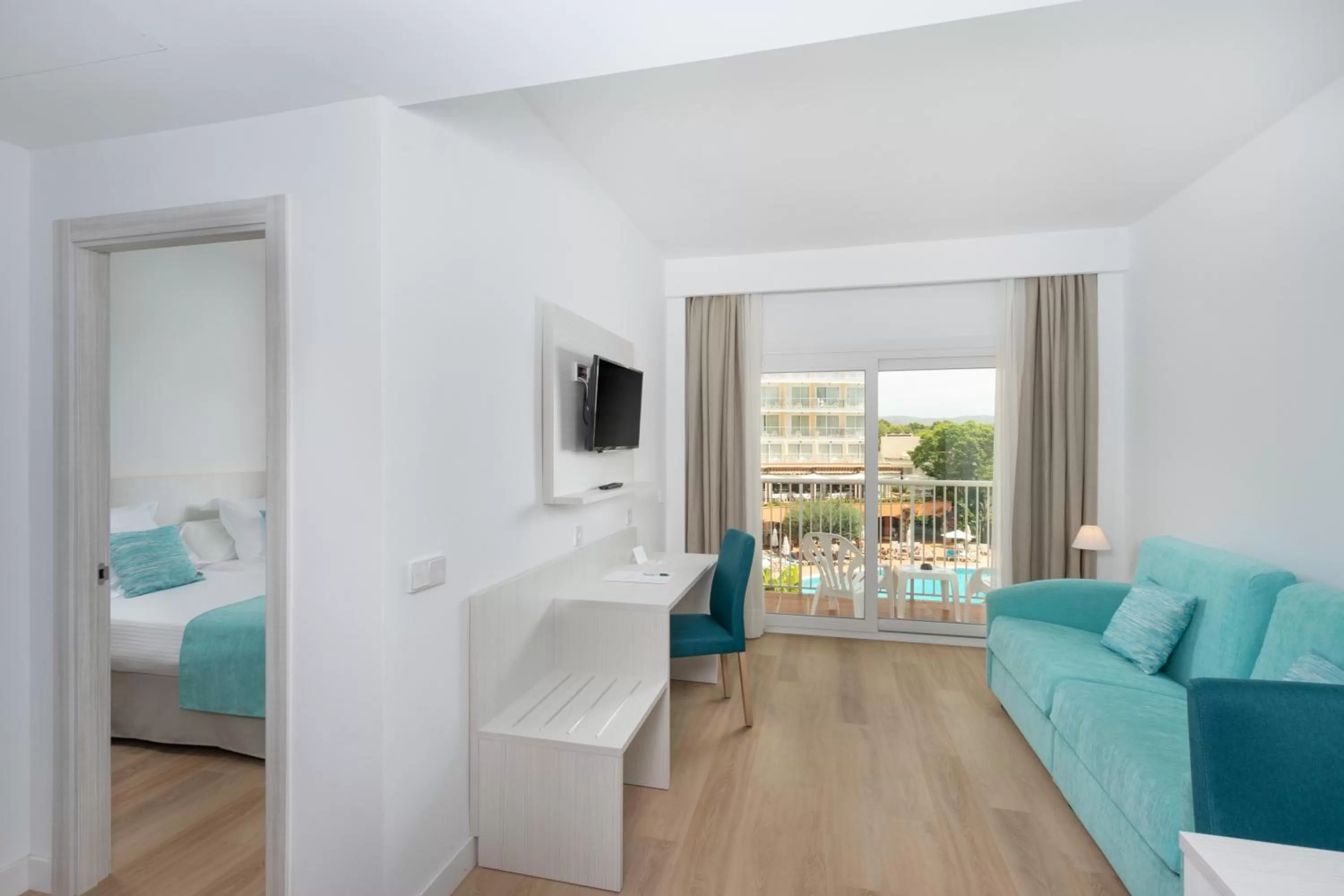 TV and multimedia, Seating Area in Valentin Park Club