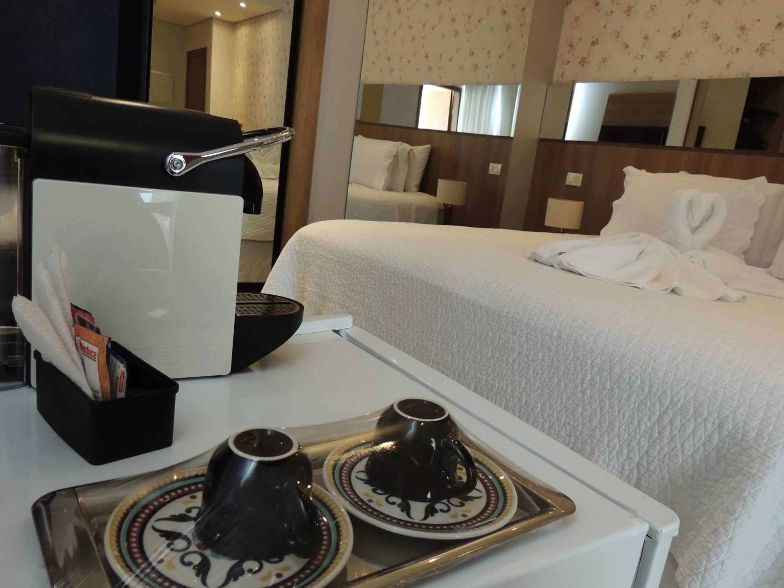 Coffee/tea facilities, Bed in Occitano Apart Hotel