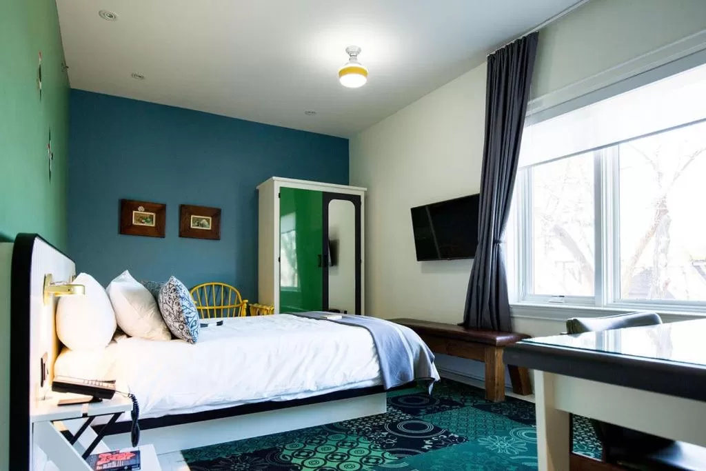 Bed in Drake Devonshire and Motor Inn