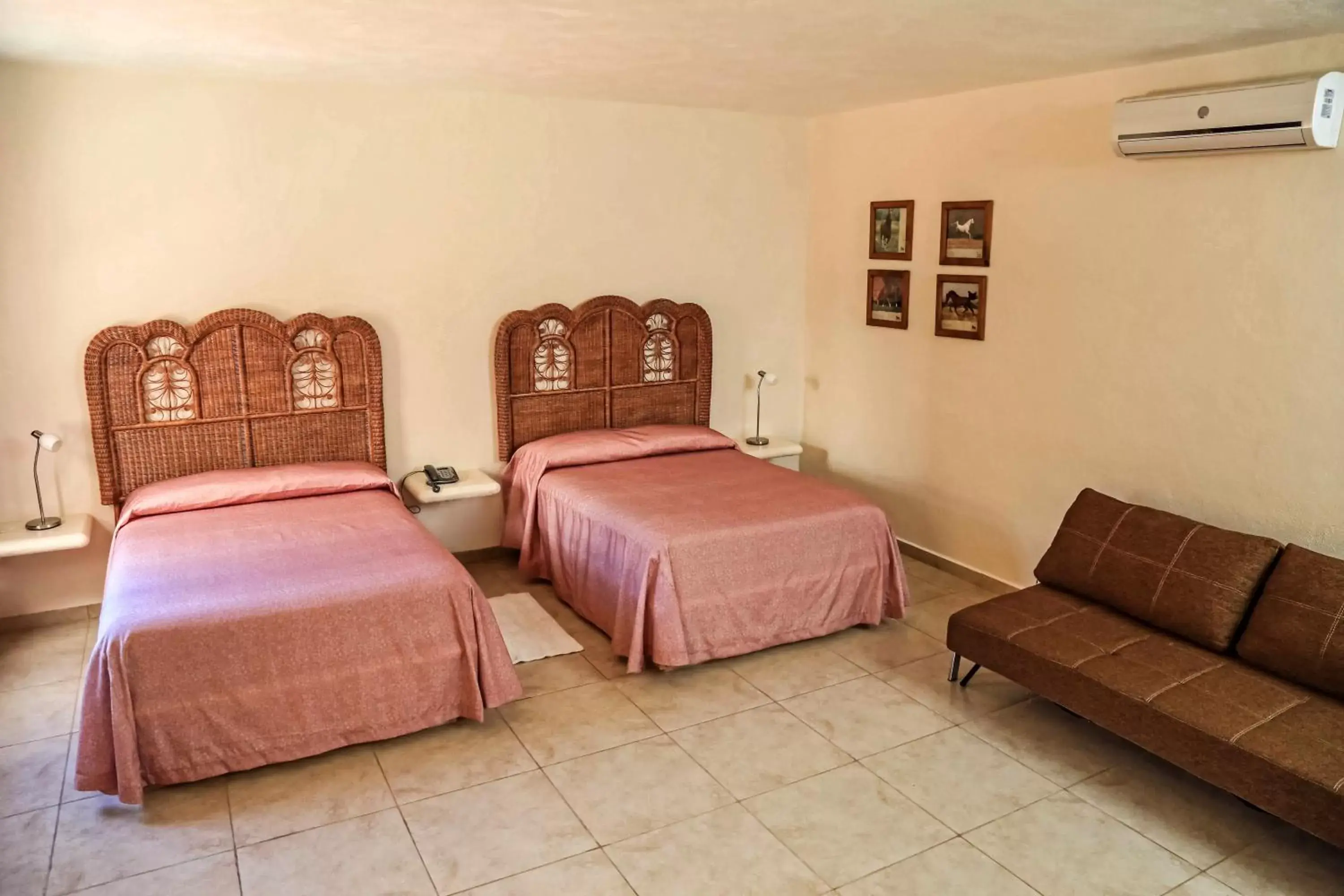 Photo of the whole room, Bed in Hotel La Plaza de Tequisquiapan
