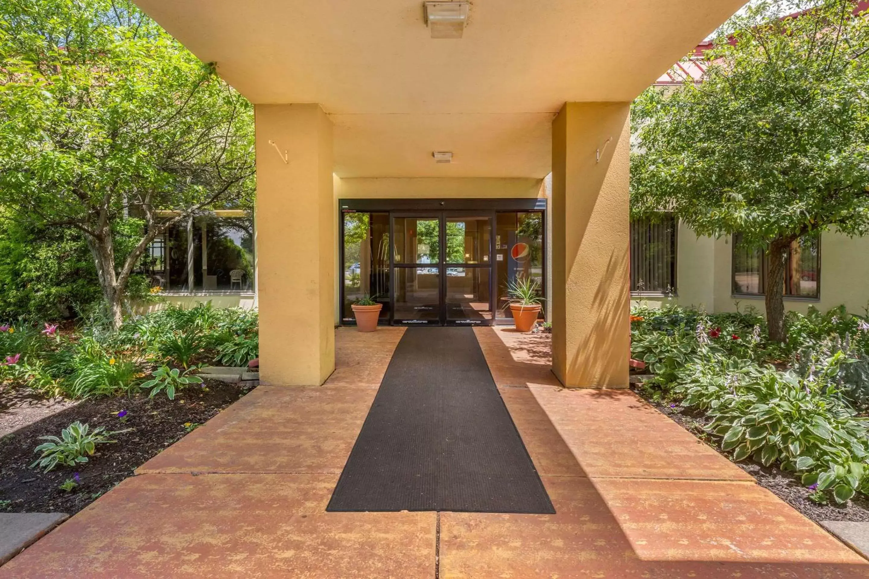 Property building in Comfort Inn Alliance Property building in Comfort Inn Alliance