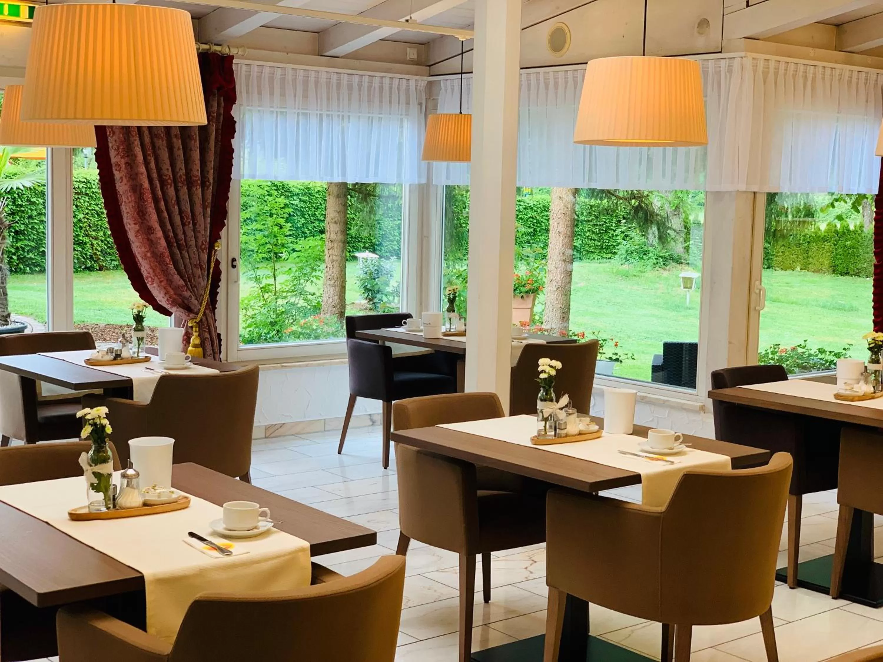 Restaurant/places to eat in Parkhotel