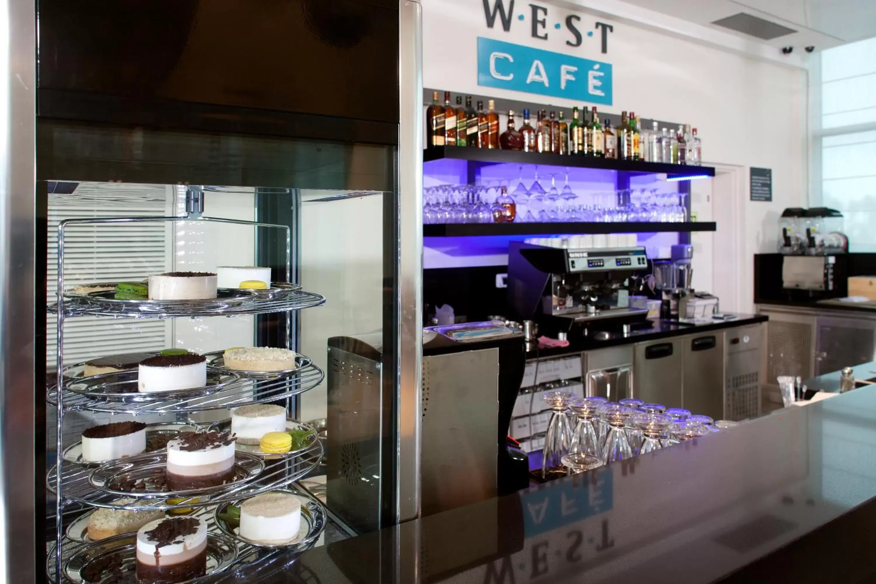 Restaurant/places to eat in West All Suites Hotel Ashdod