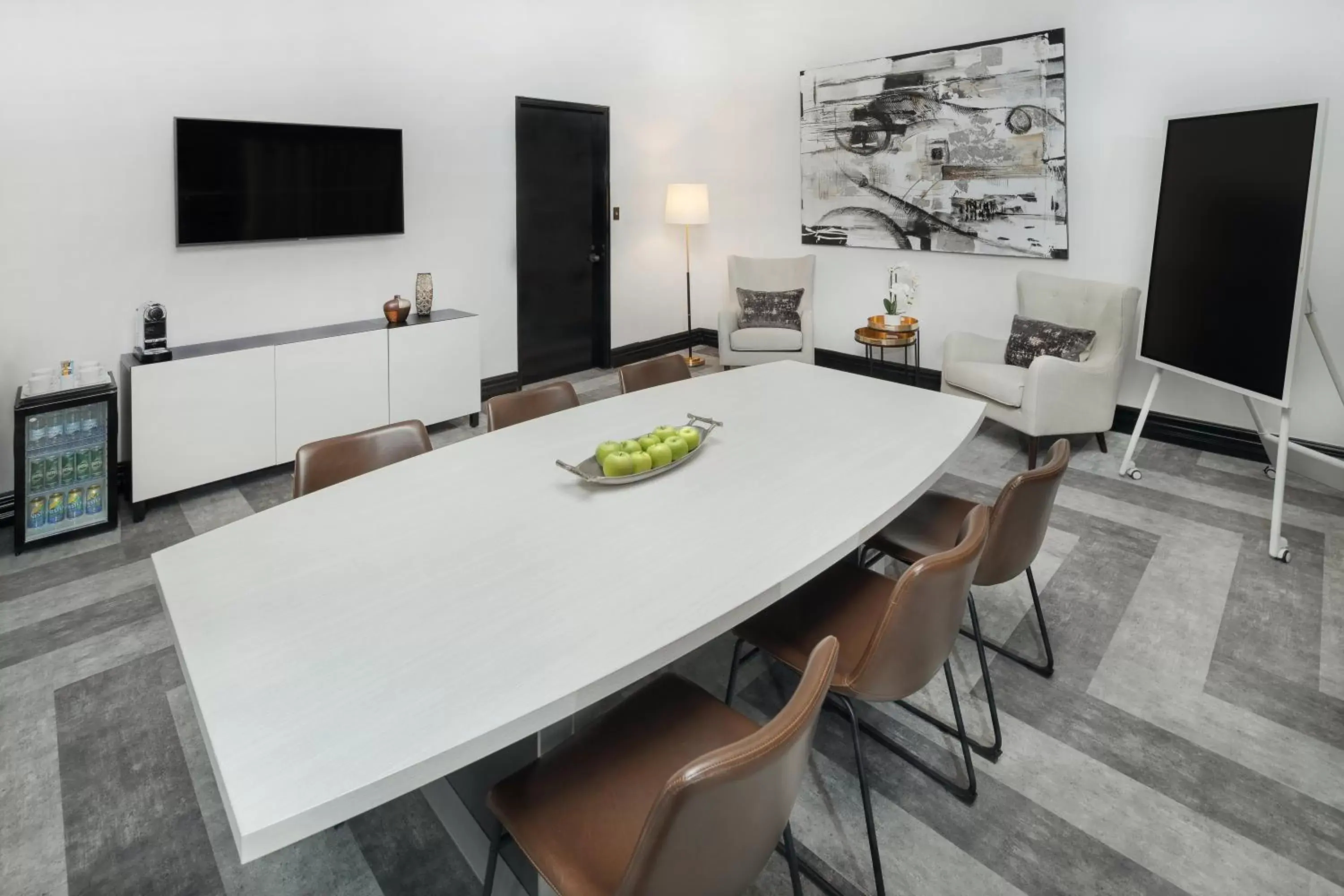 Meeting/conference room, Dining Area in InterContinental Montreal, an IHG Hotel