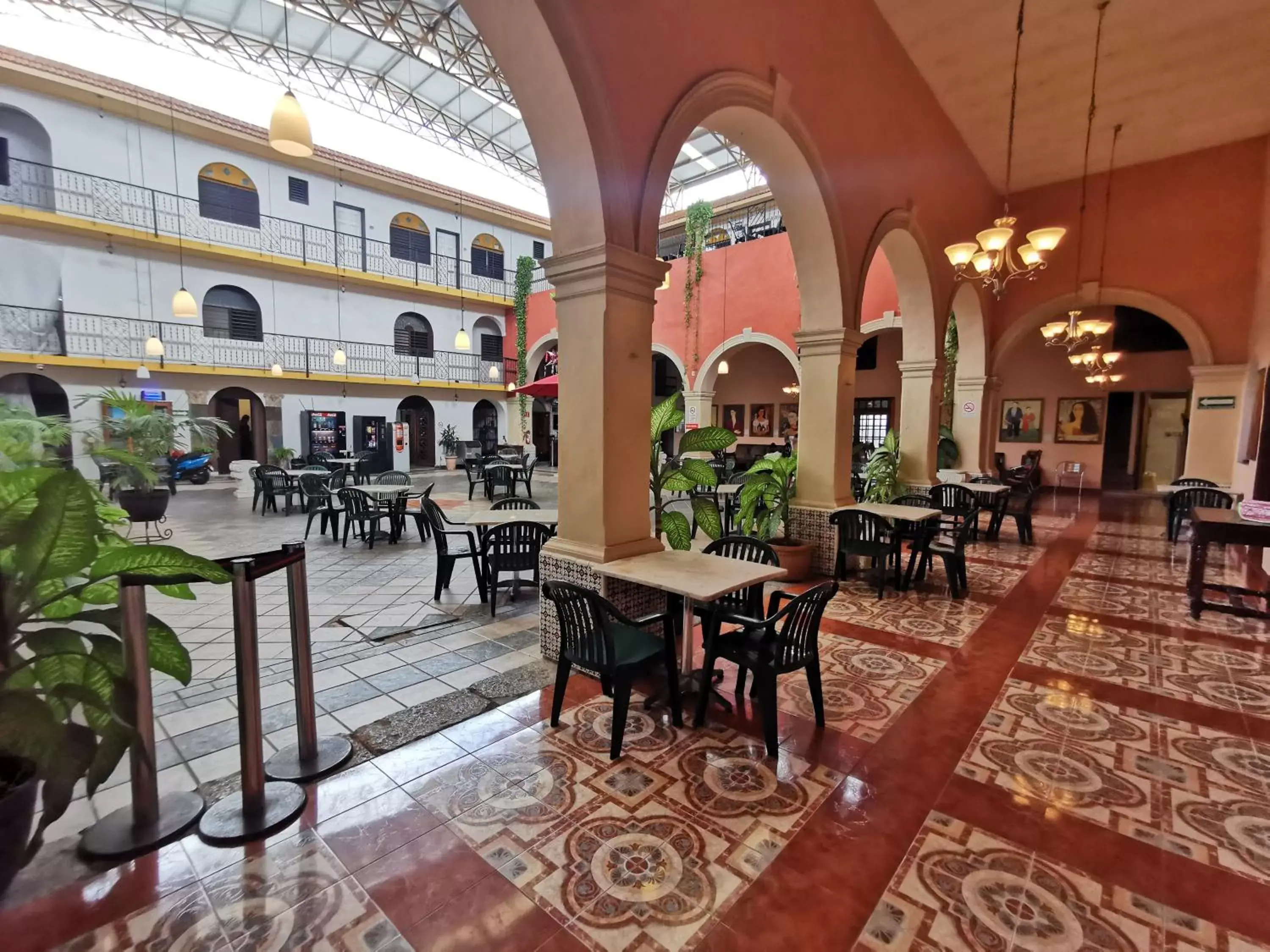 Patio, Restaurant/Places to Eat in Hotel Doralba Inn