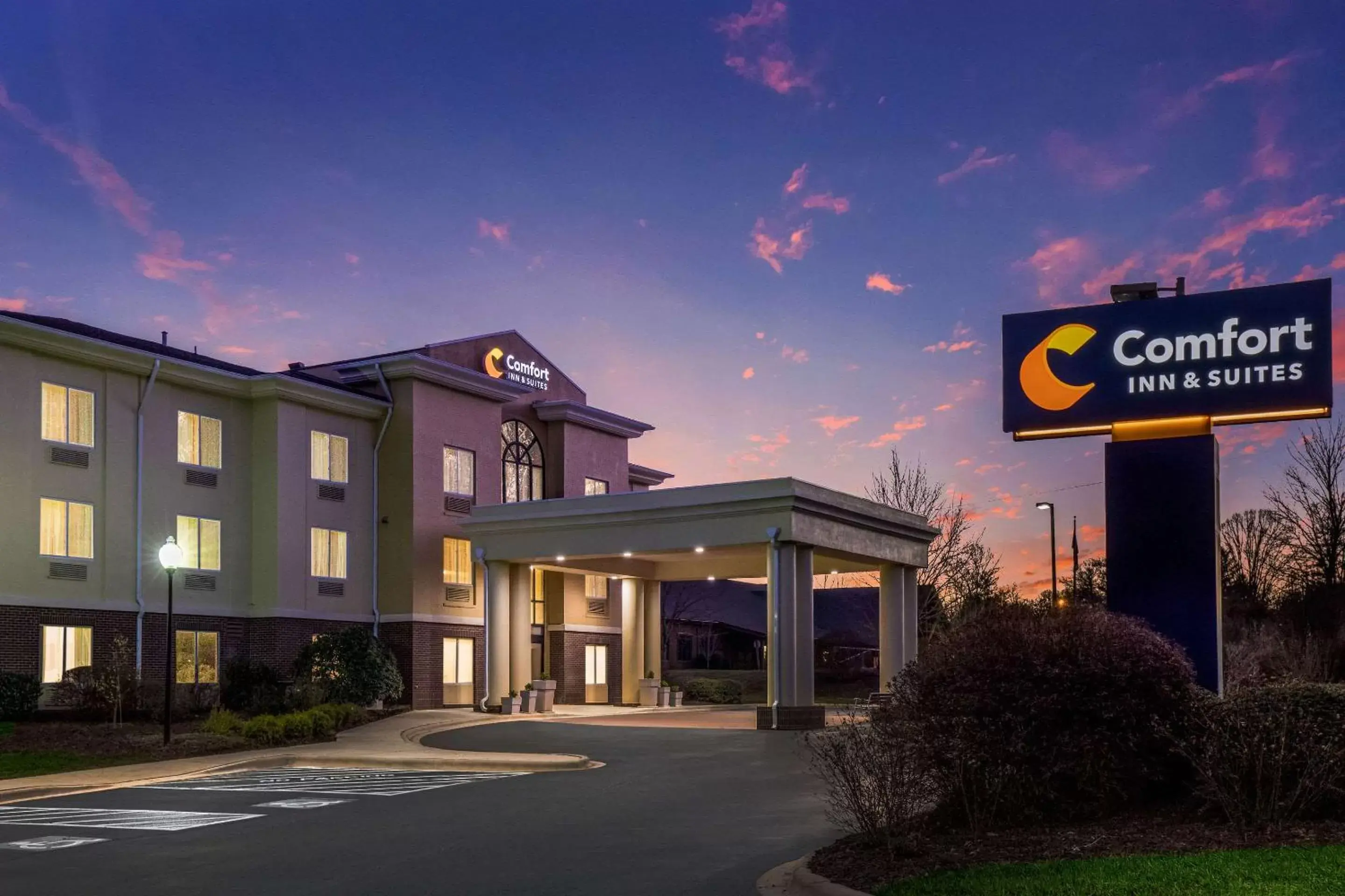 Property Building in Comfort Inn & Suites