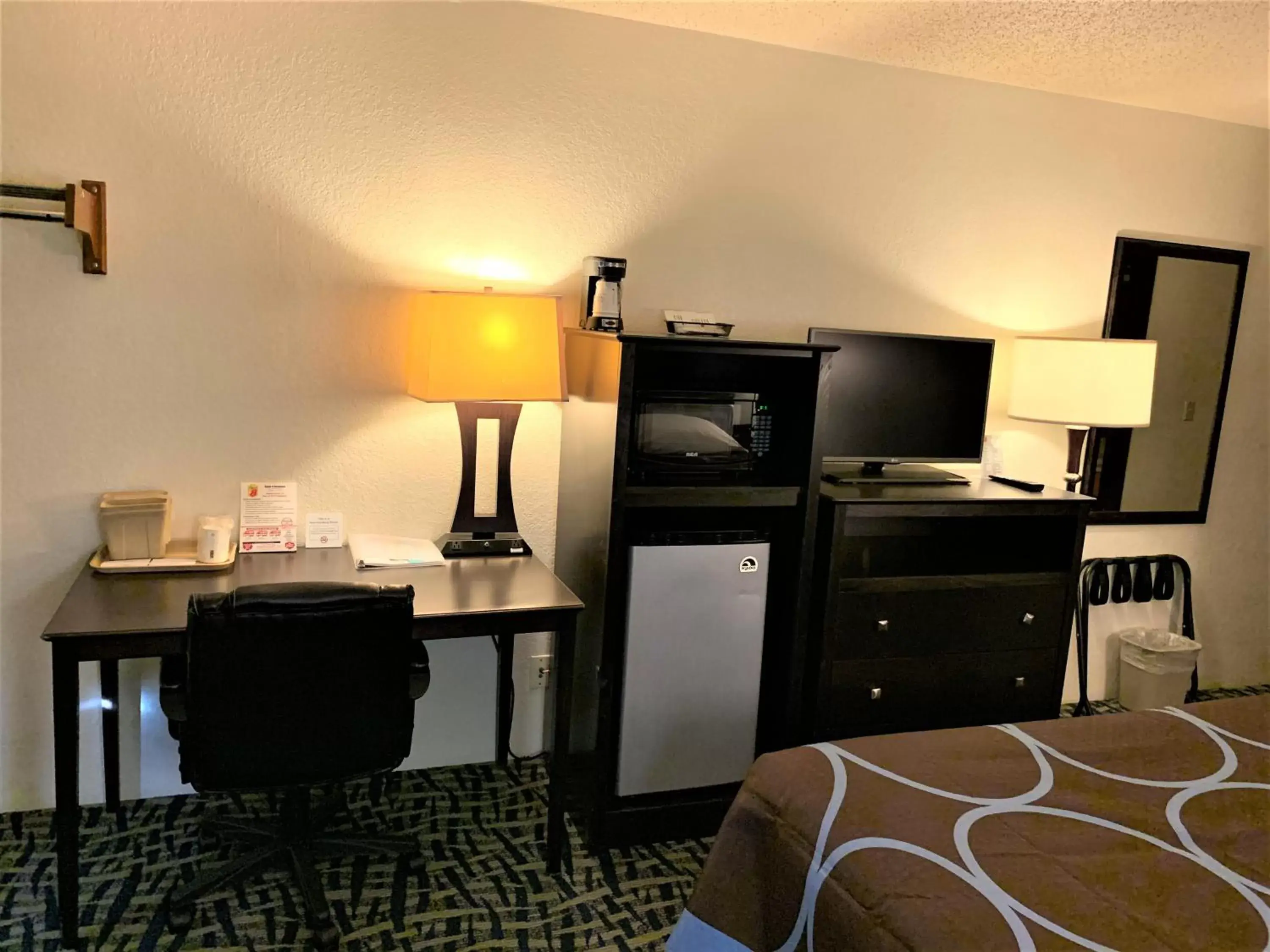 Photo of the whole room, TV/Entertainment Center in Super 8 by Wyndham Shakopee