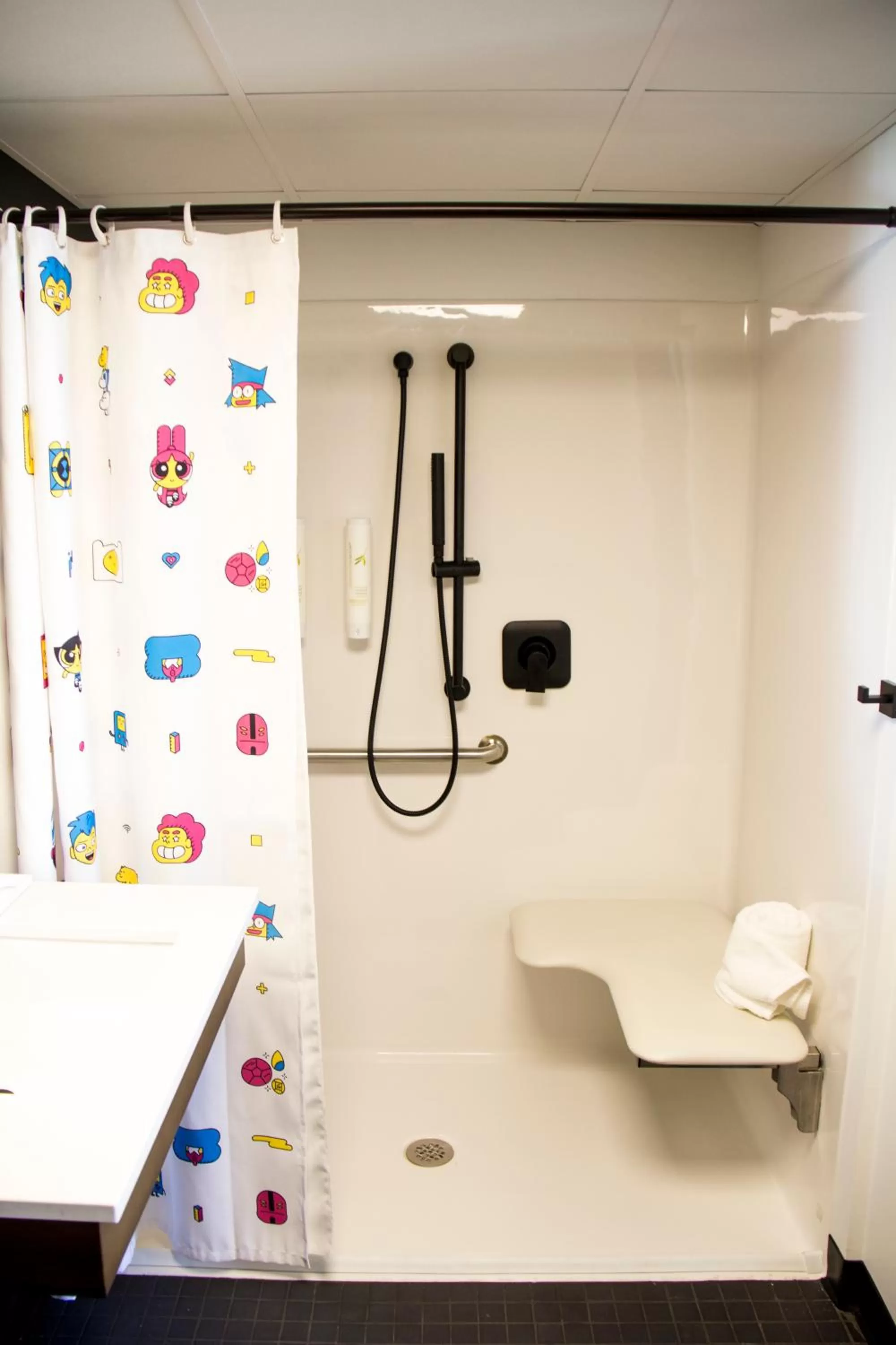 Shower in Cartoon Network Hotel