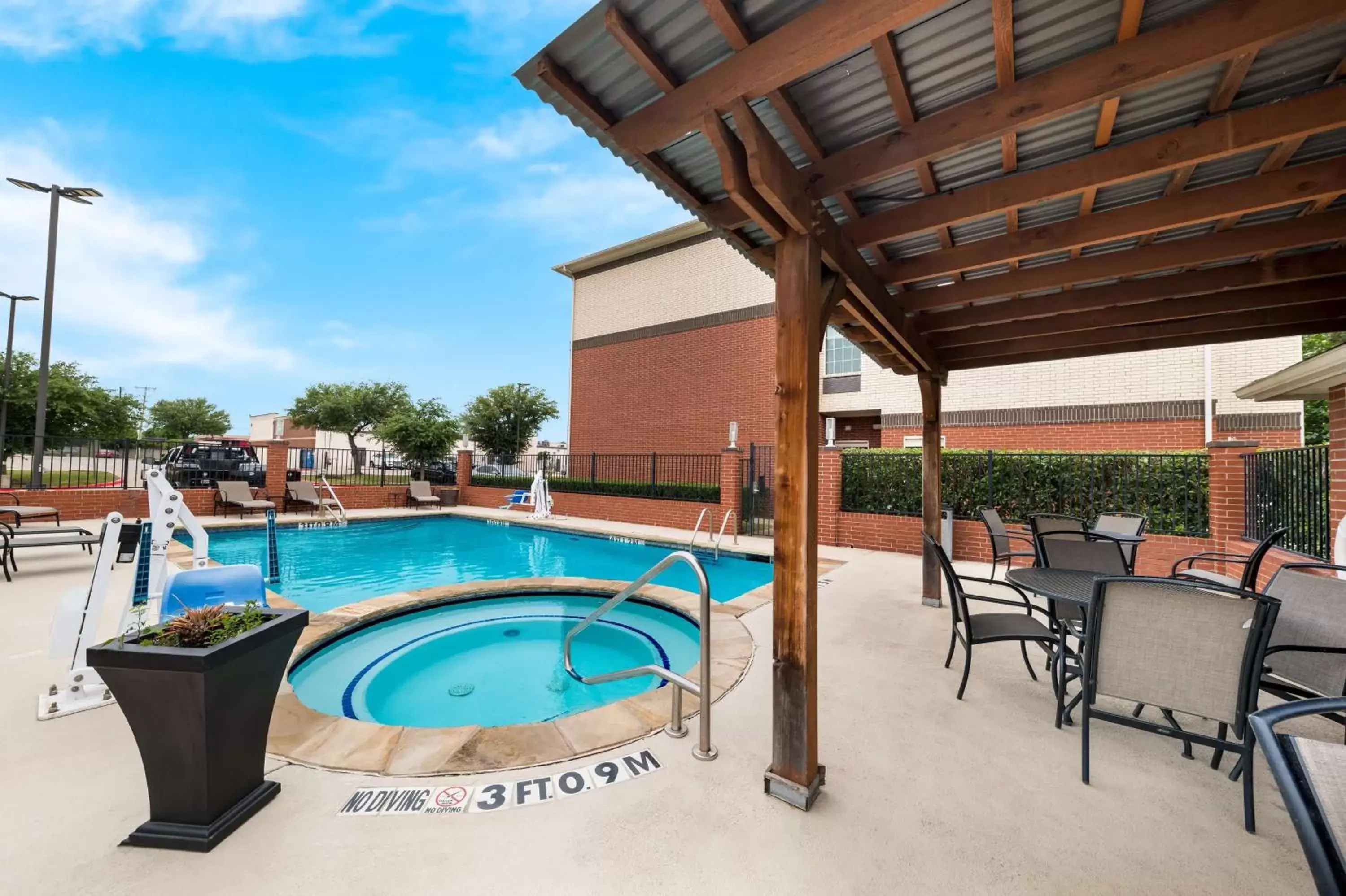 Pool view, Swimming Pool in Best Western Plus Lake Dallas Inn & Suites