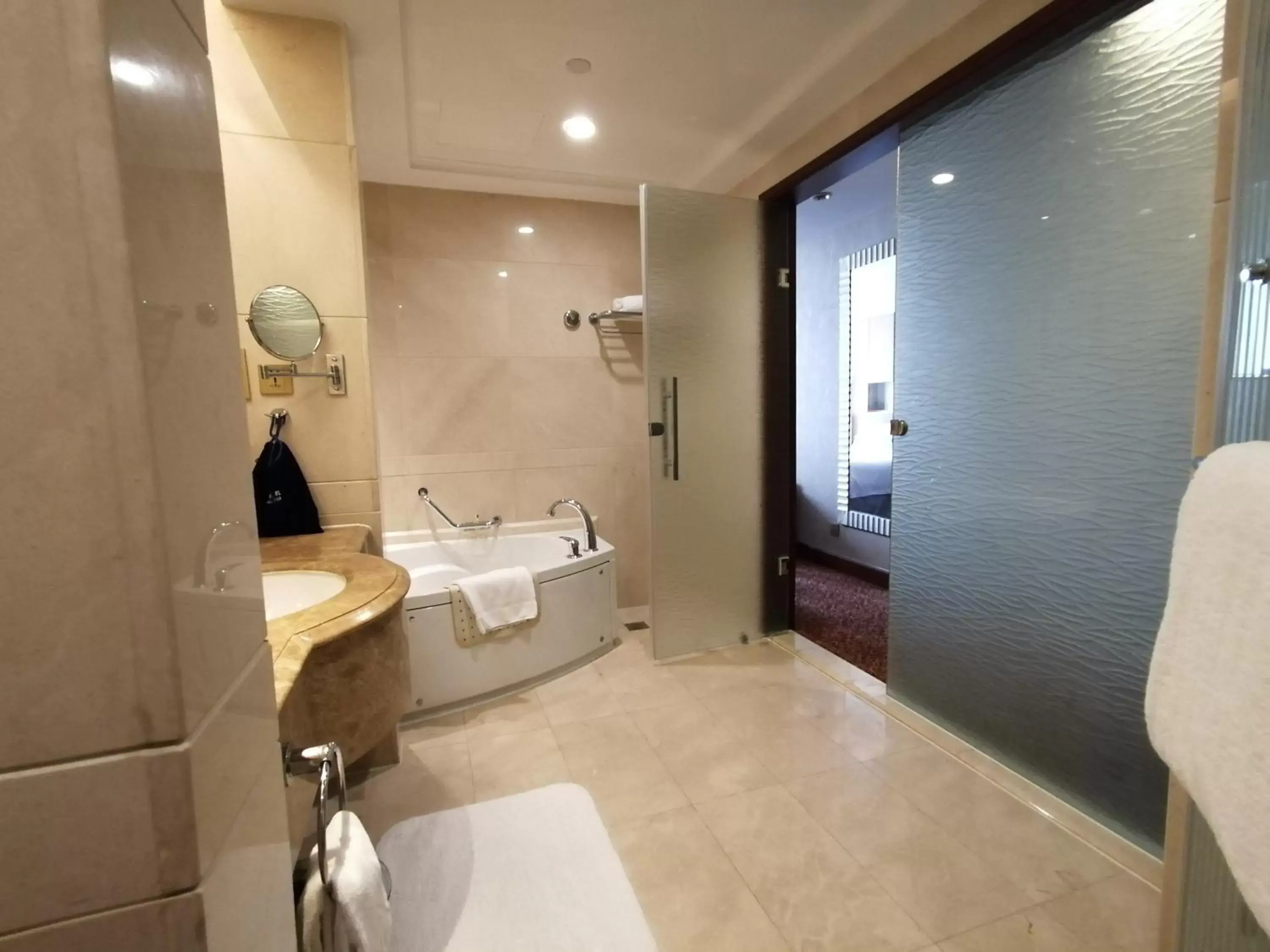 Bathroom in Radisson Blu Hotel Shanghai New World