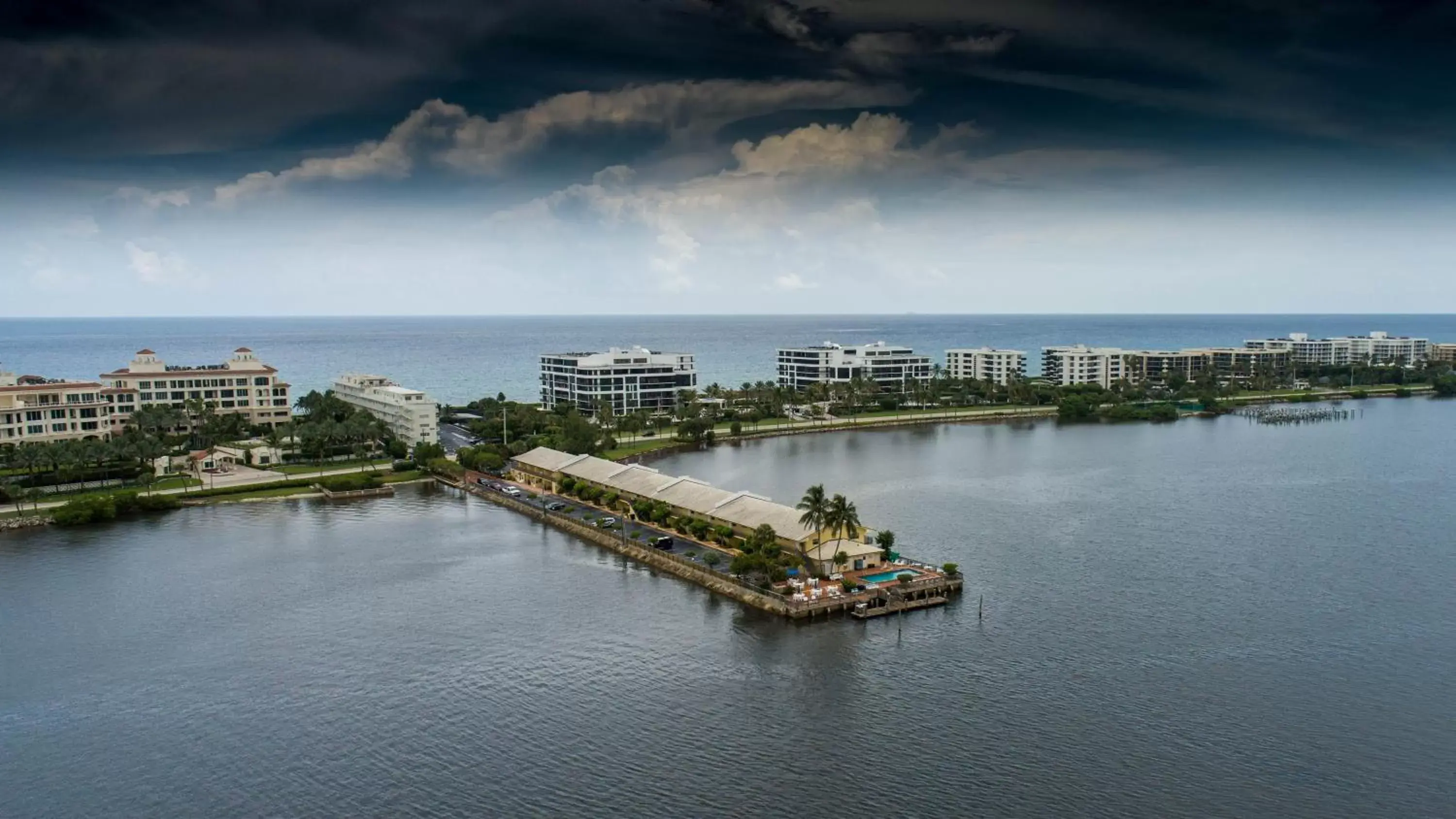 Neighbourhood, Bird's-eye View in Palm Beach Waterfront Condos - Full Kitchens!