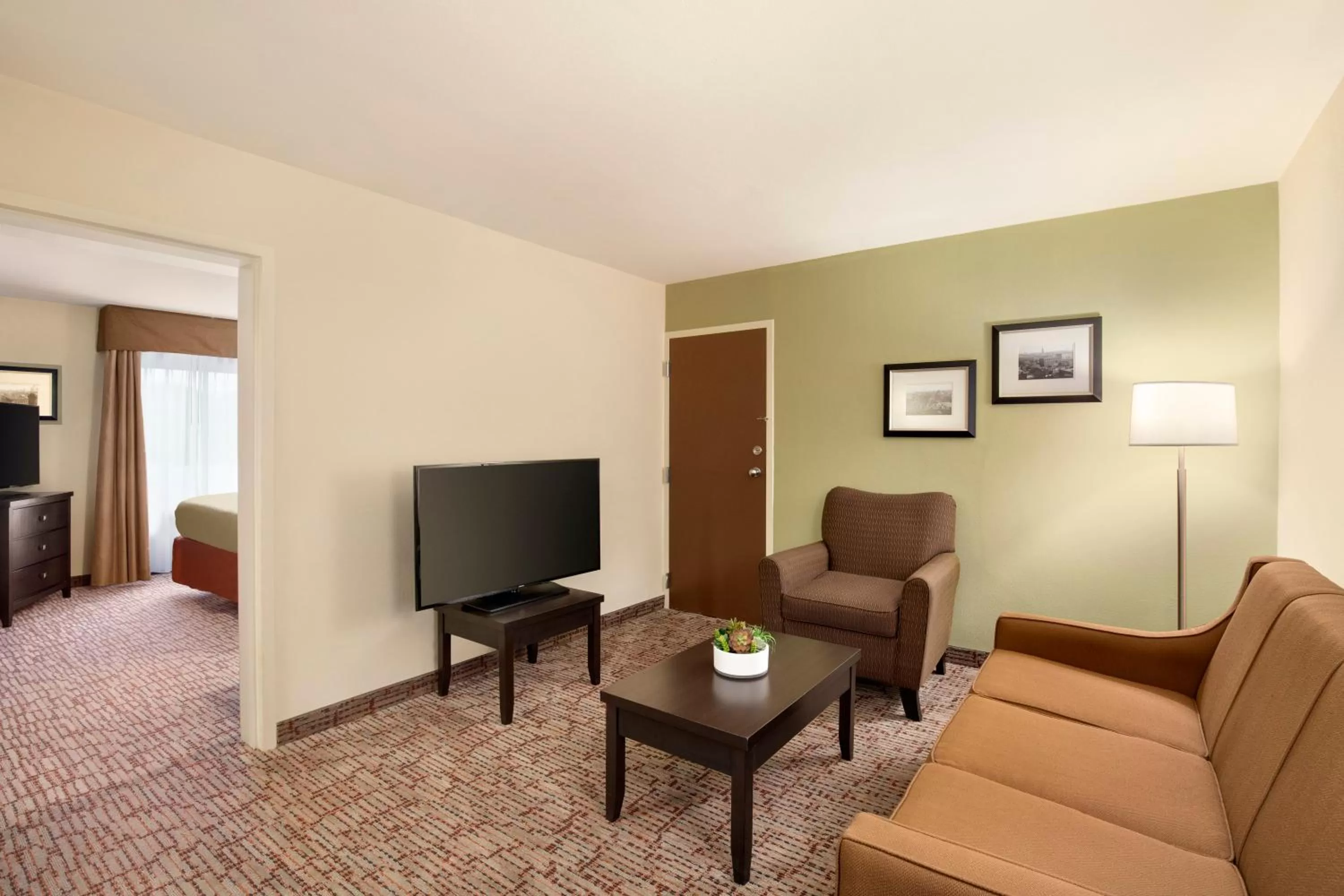 One-Bedroom King Suite - Non-Smoking in Baymont by Wyndham Augusta West
