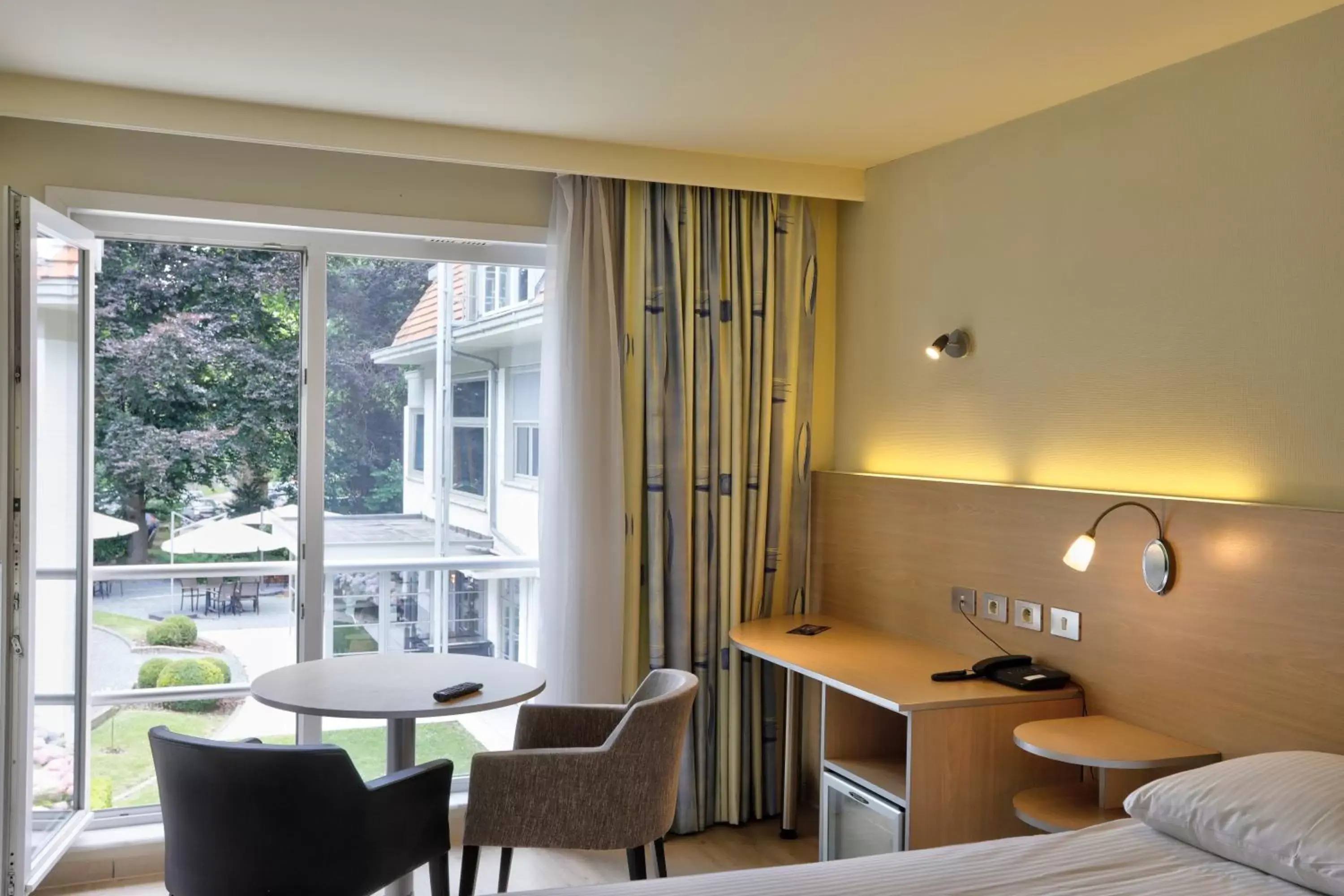 Bedroom, Seating Area in Auberge du Vieux Cedre