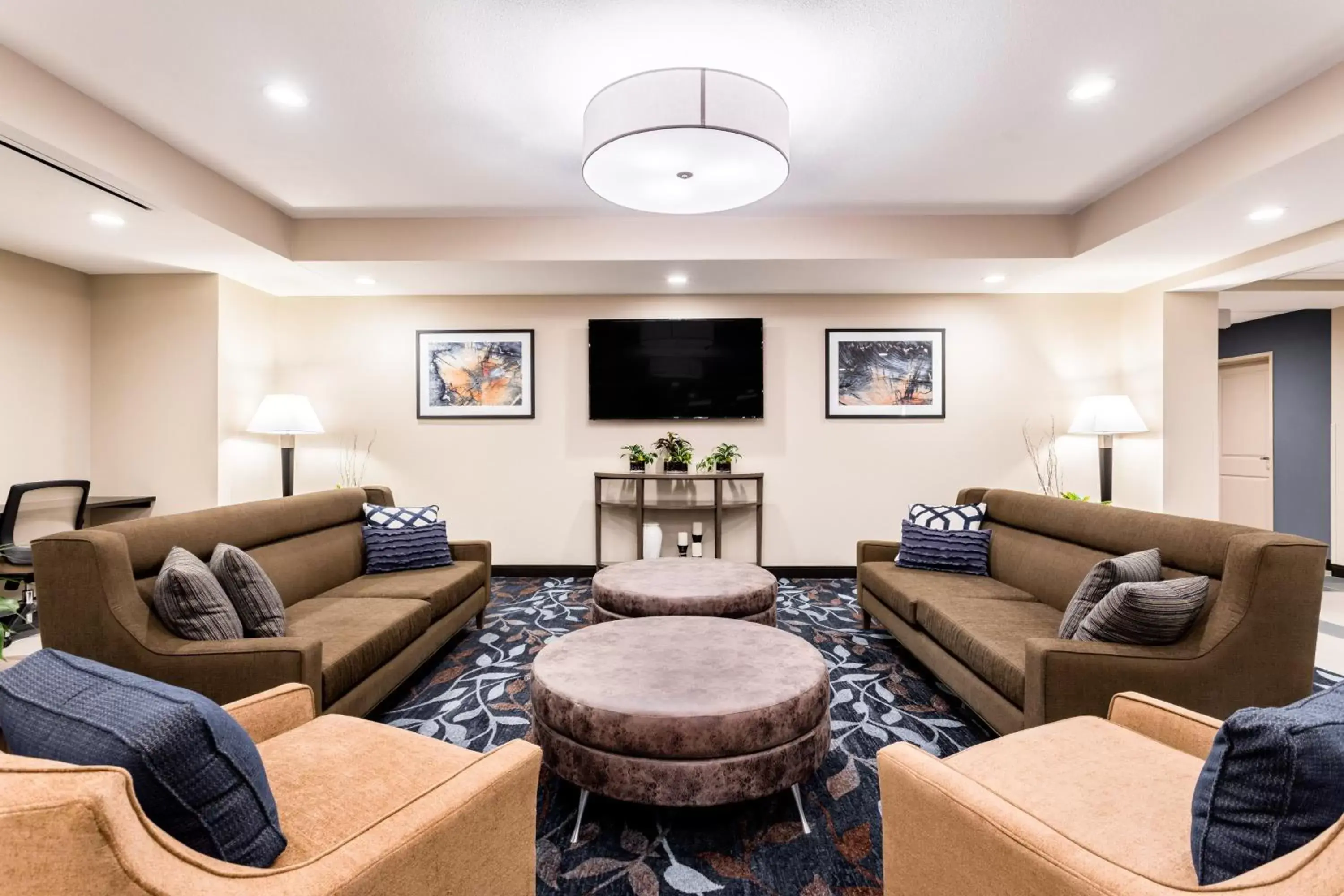 Property building, Seating Area in Candlewood Suites Eau Claire I-94, an IHG Hotel
