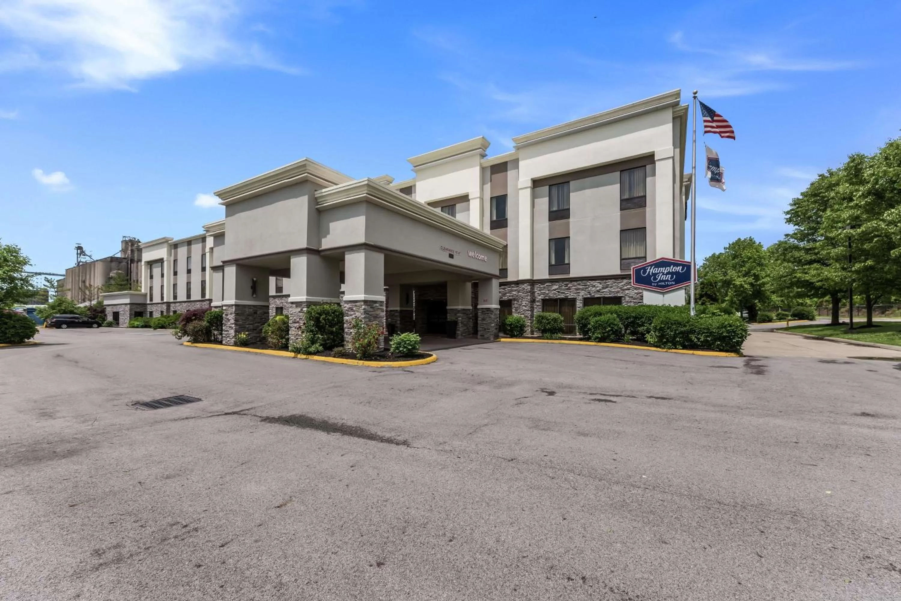 Property building in Hampton Inn Columbus I-70E/Hamilton Road