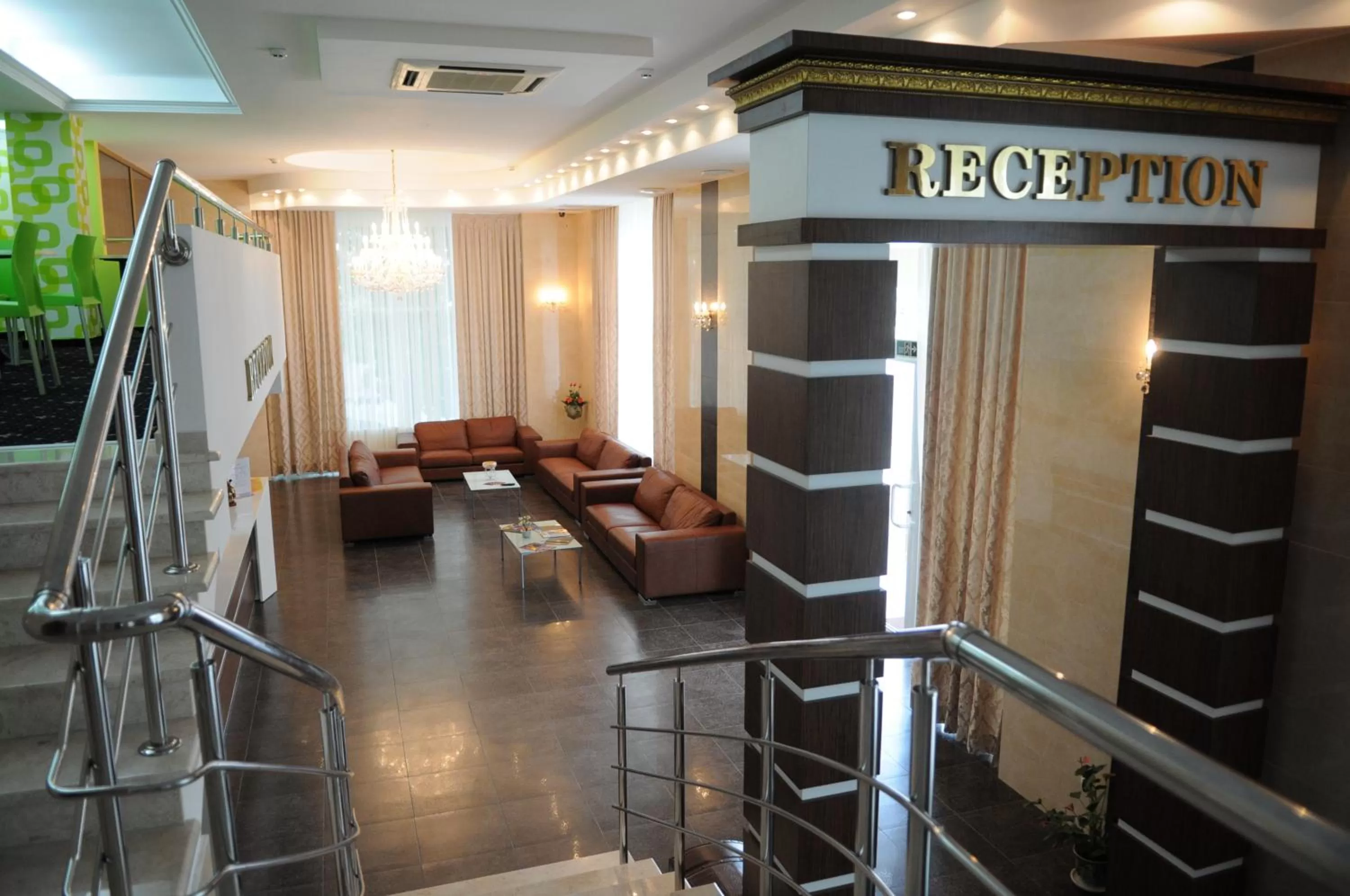 Lobby or reception in Manhattan Hotel & Restaurant