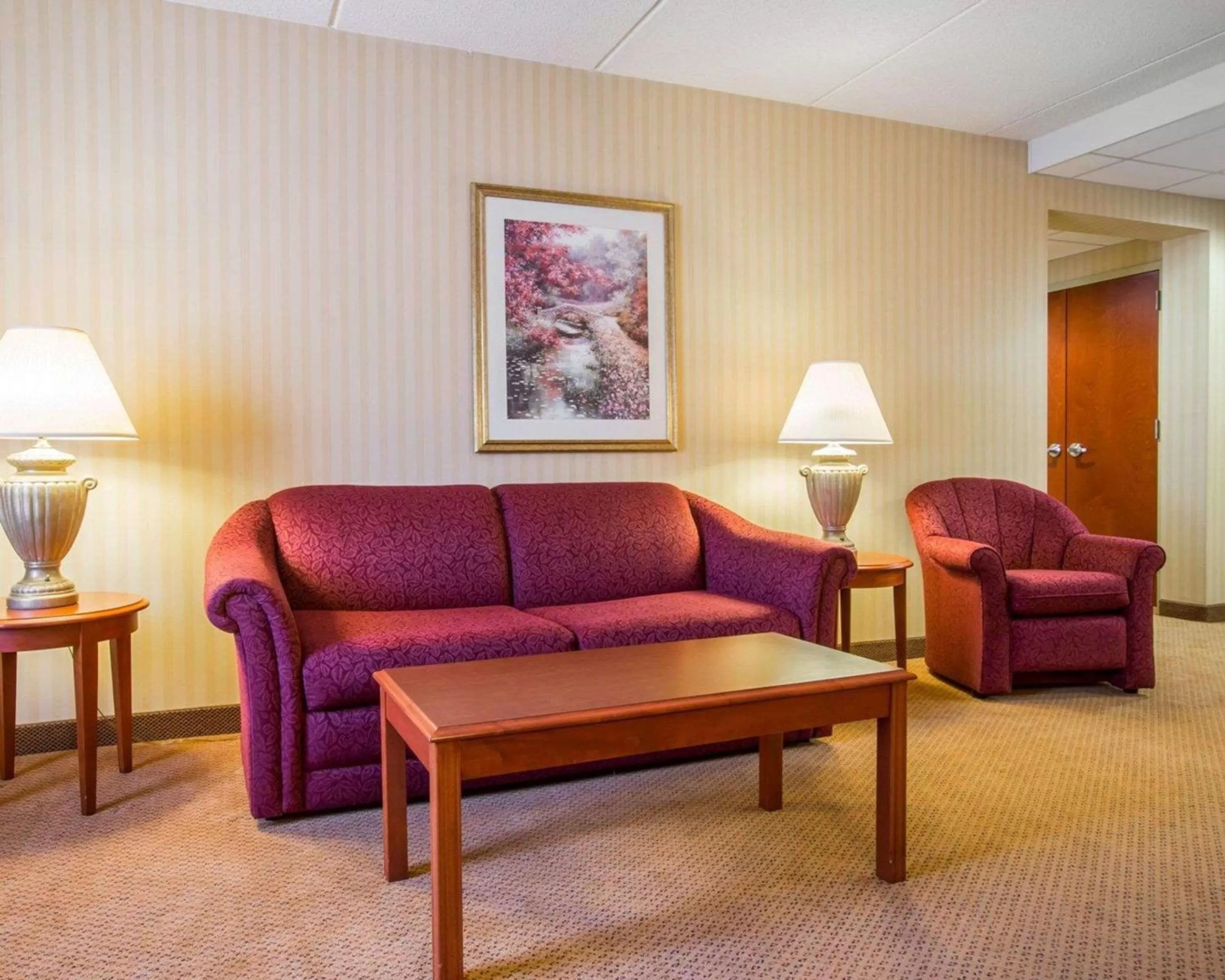 Photo of the whole room in Comfort Inn & Suites Hawthorne
